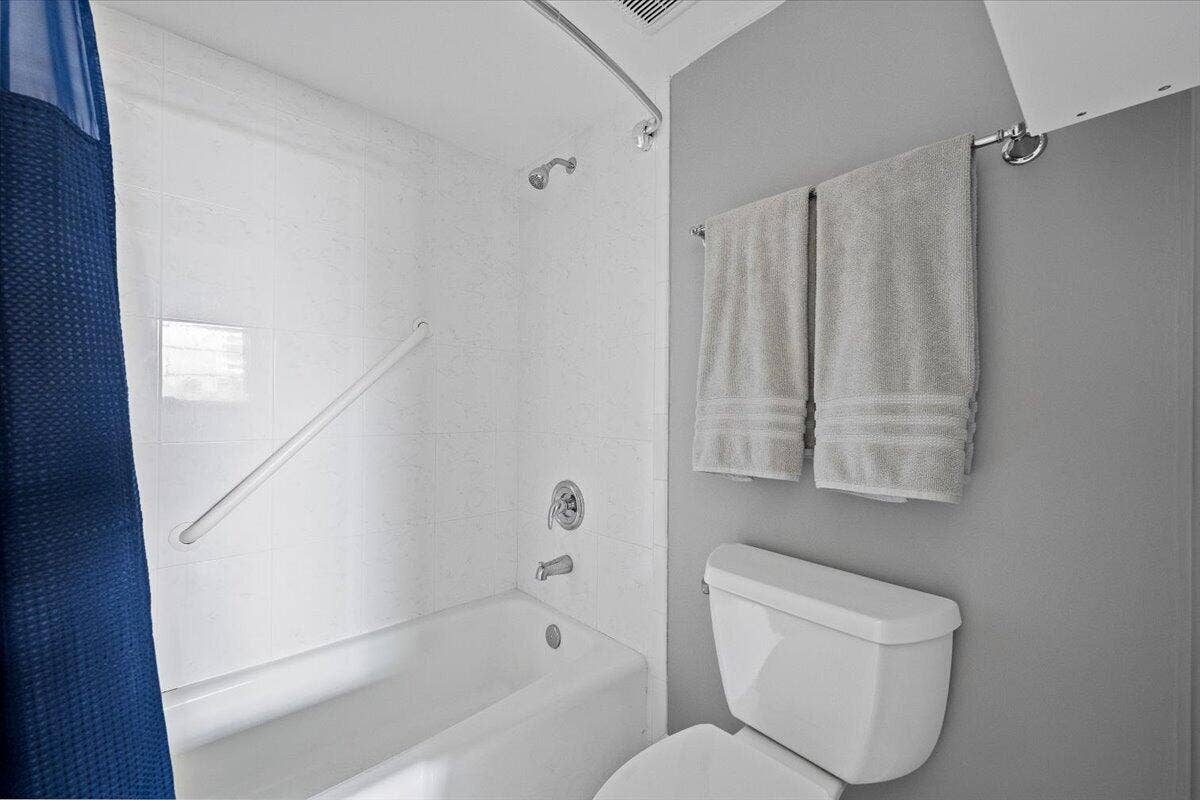 630 Ocean Drive, #407, Juno Beach, FL 33408 Master Bathroom