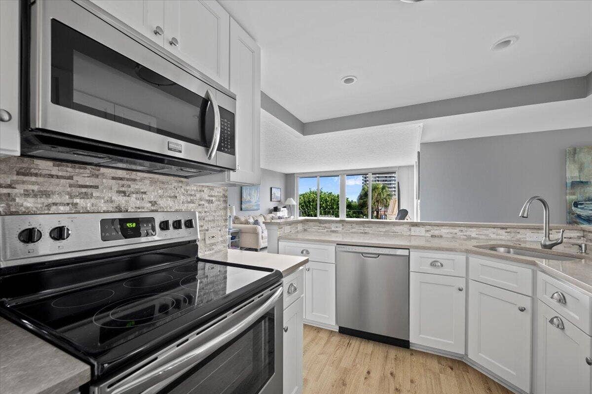 630 Ocean Drive, #407, Juno Beach, FL 33408 Kitchen