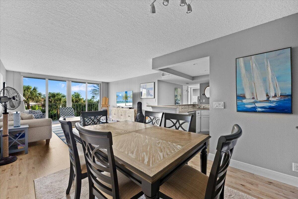 630 Ocean Drive, #407, Juno Beach, FL 33408 Dining Area & Living Room