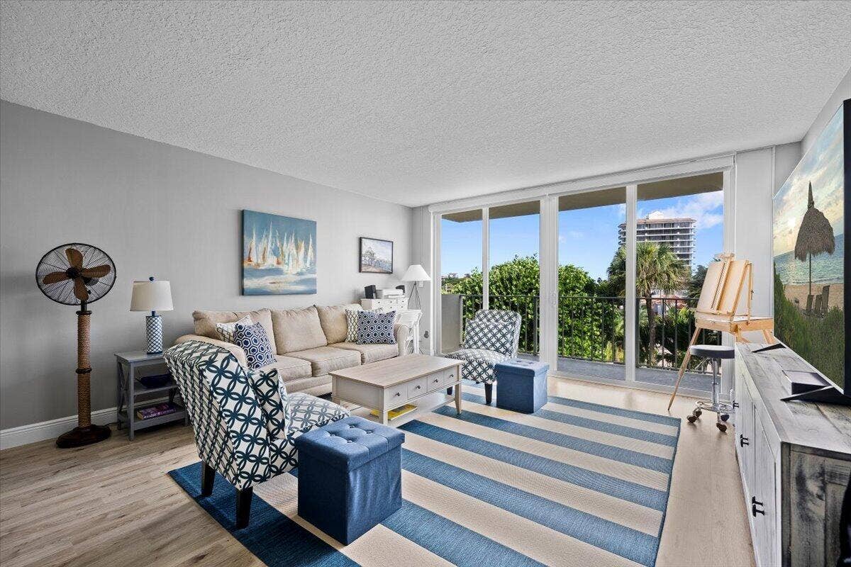 630 Ocean Drive, #407, Juno Beach, FL 33408 Living Room