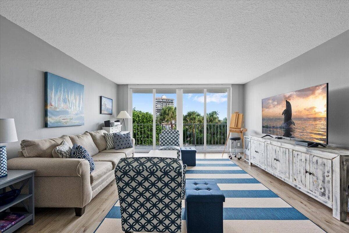 630 Ocean Drive, #407, Juno Beach, FL 33408 Living Room