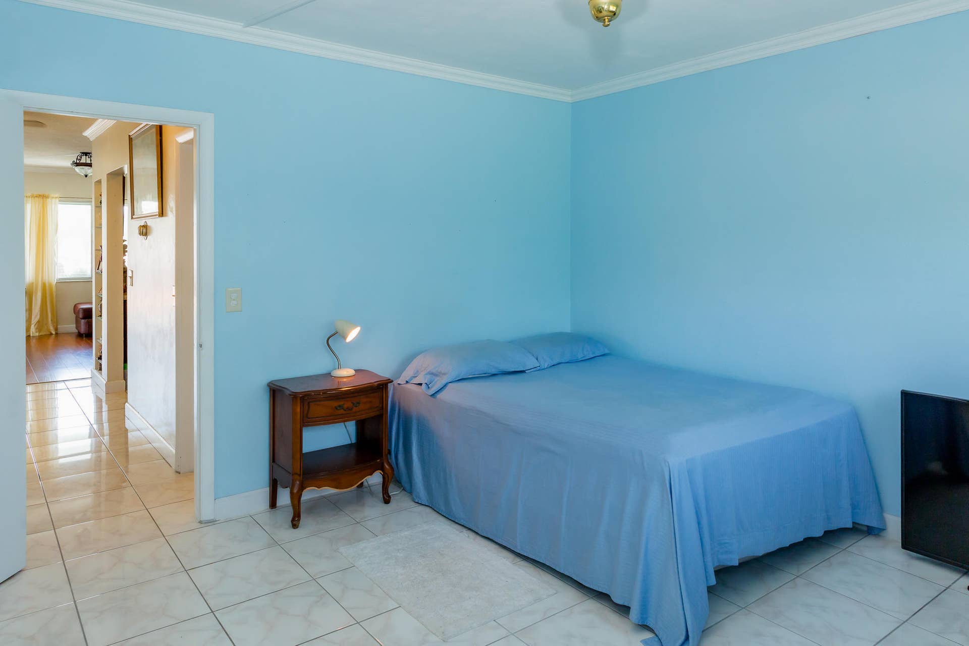 630 Layne Boulevard, #208, Hallandale Beach, Hallandale Beach, FL 33009 Light blue wall paint