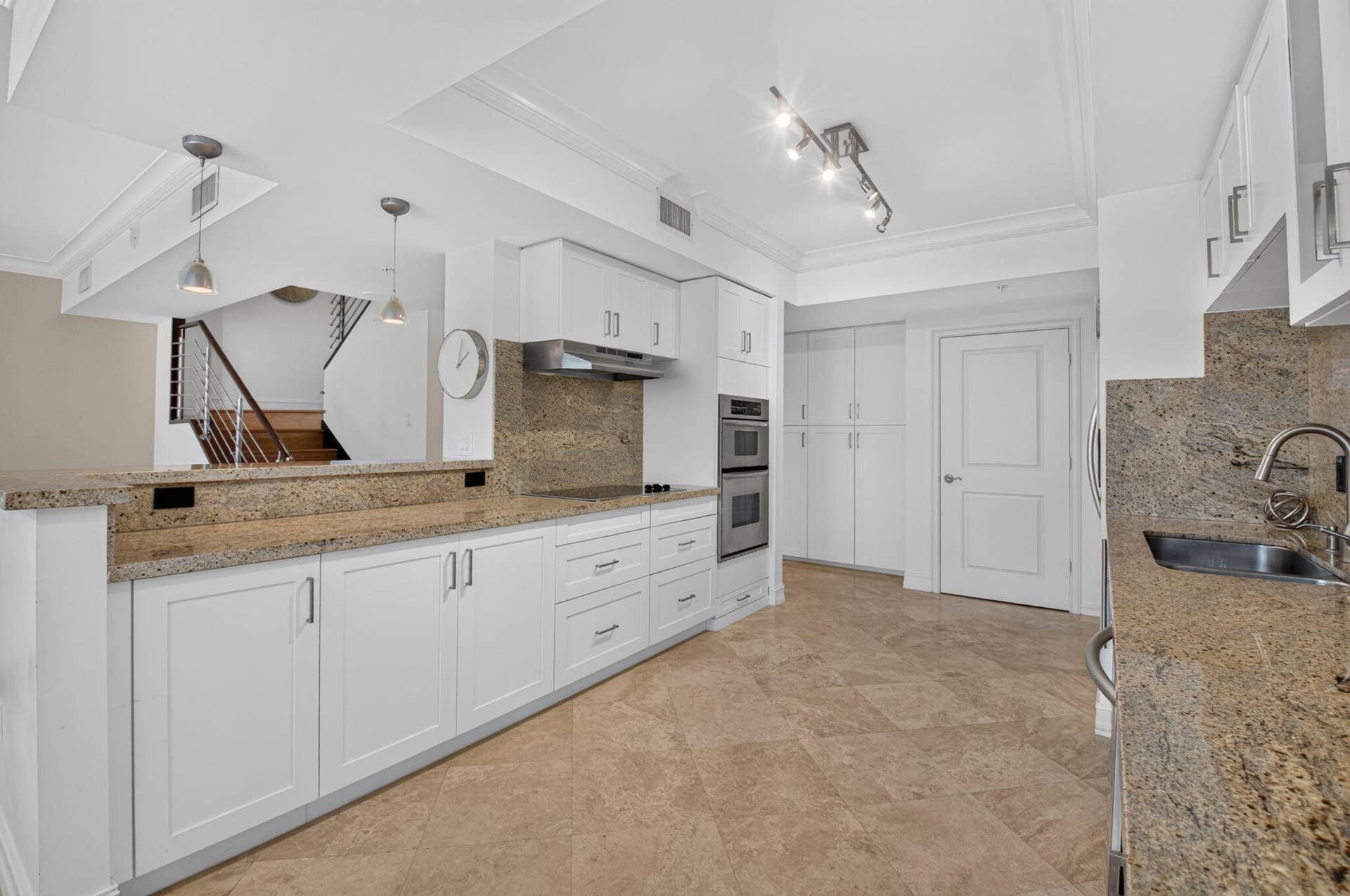 99 SE Mizner Boulevard, #Ph37, Boca Raton, FL 33432 Modern kitchen.