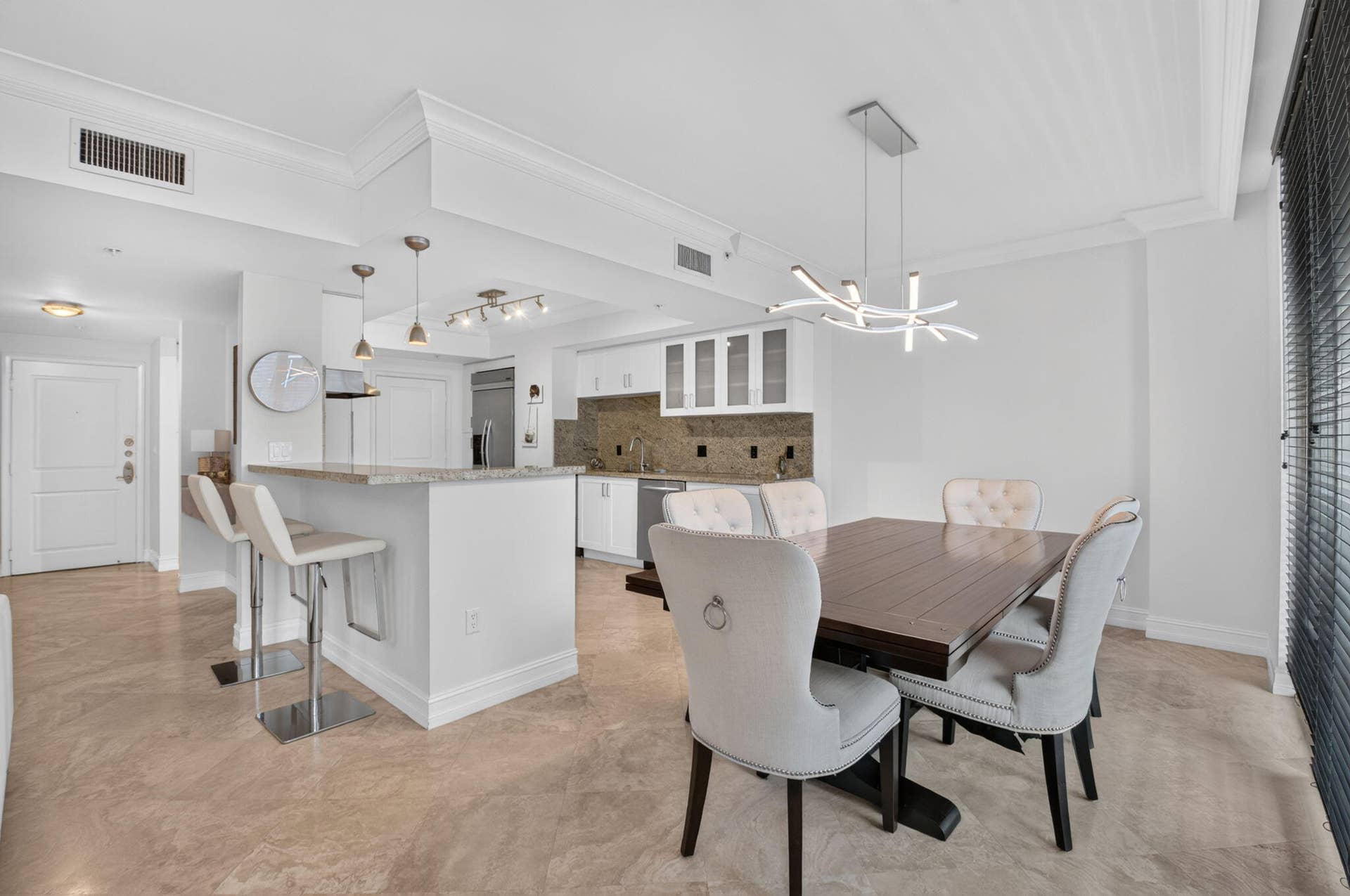 99 SE Mizner Boulevard, #Ph37, Boca Raton, FL 33432 Open-concept living space.