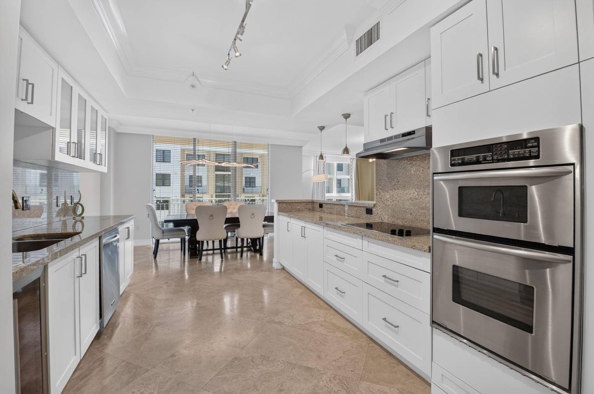 99 SE Mizner Boulevard, #Ph37, Boca Raton, FL 33432 Modern kitchen