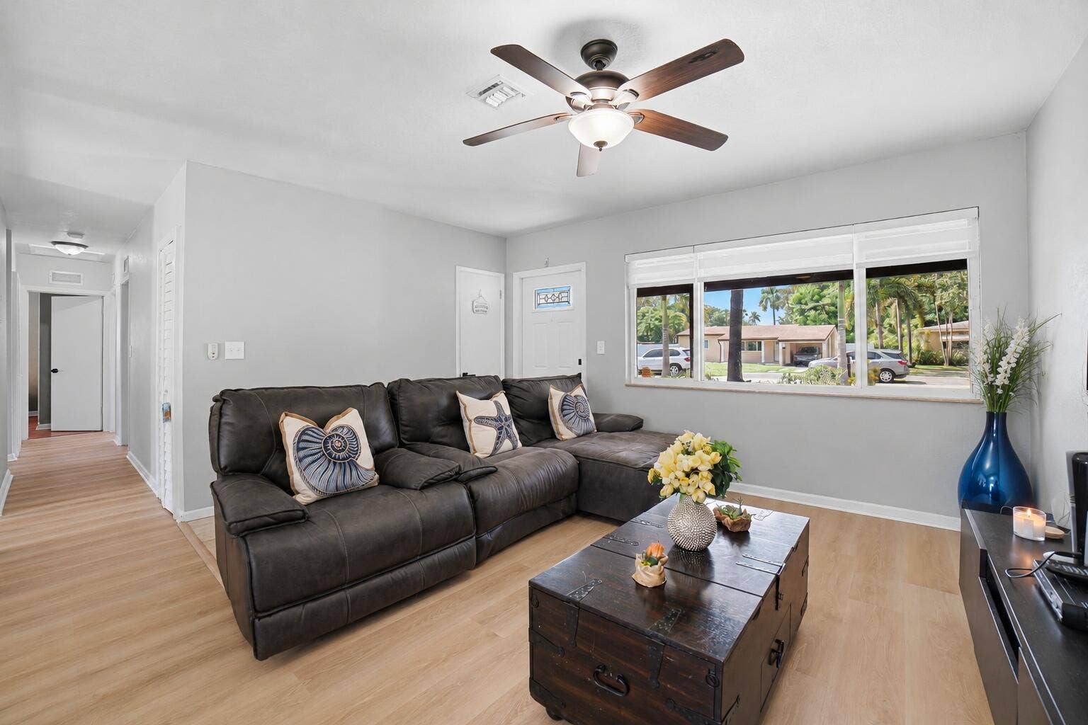 1530 SW 25TH Avenue, Fort Lauderdale, FL 33312 Living room