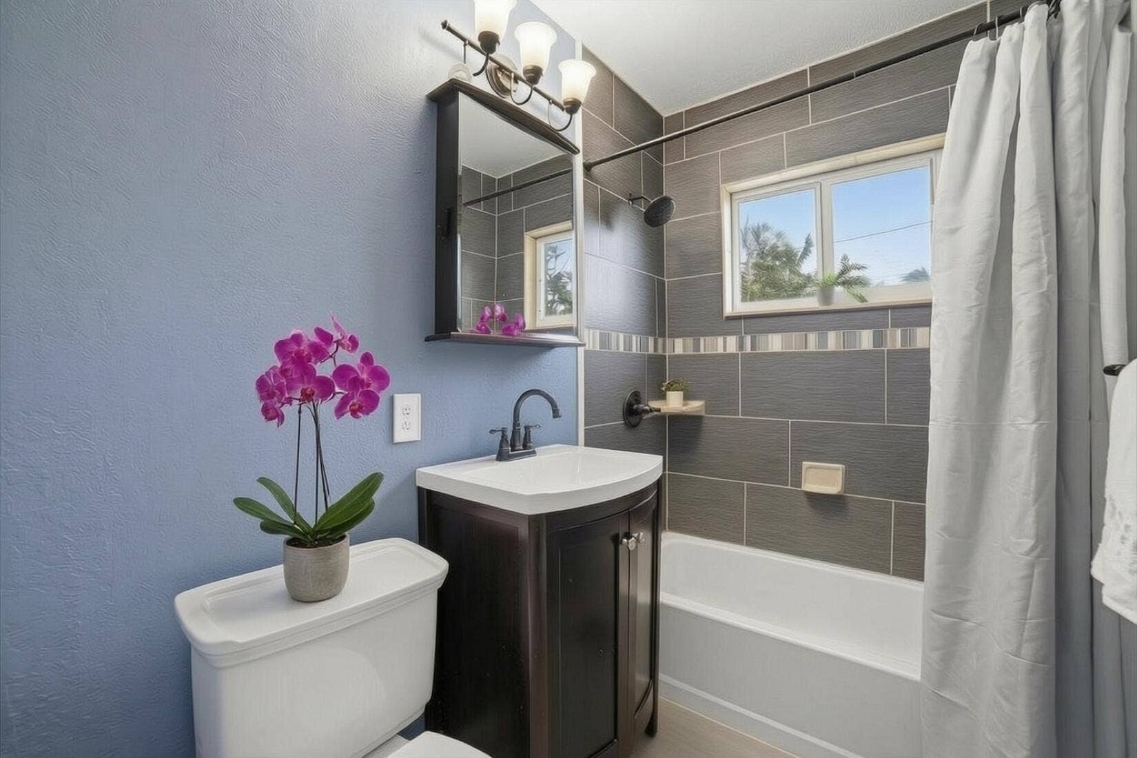 1530 SW 25TH Avenue, Fort Lauderdale, FL 33312 Guest Bathroom