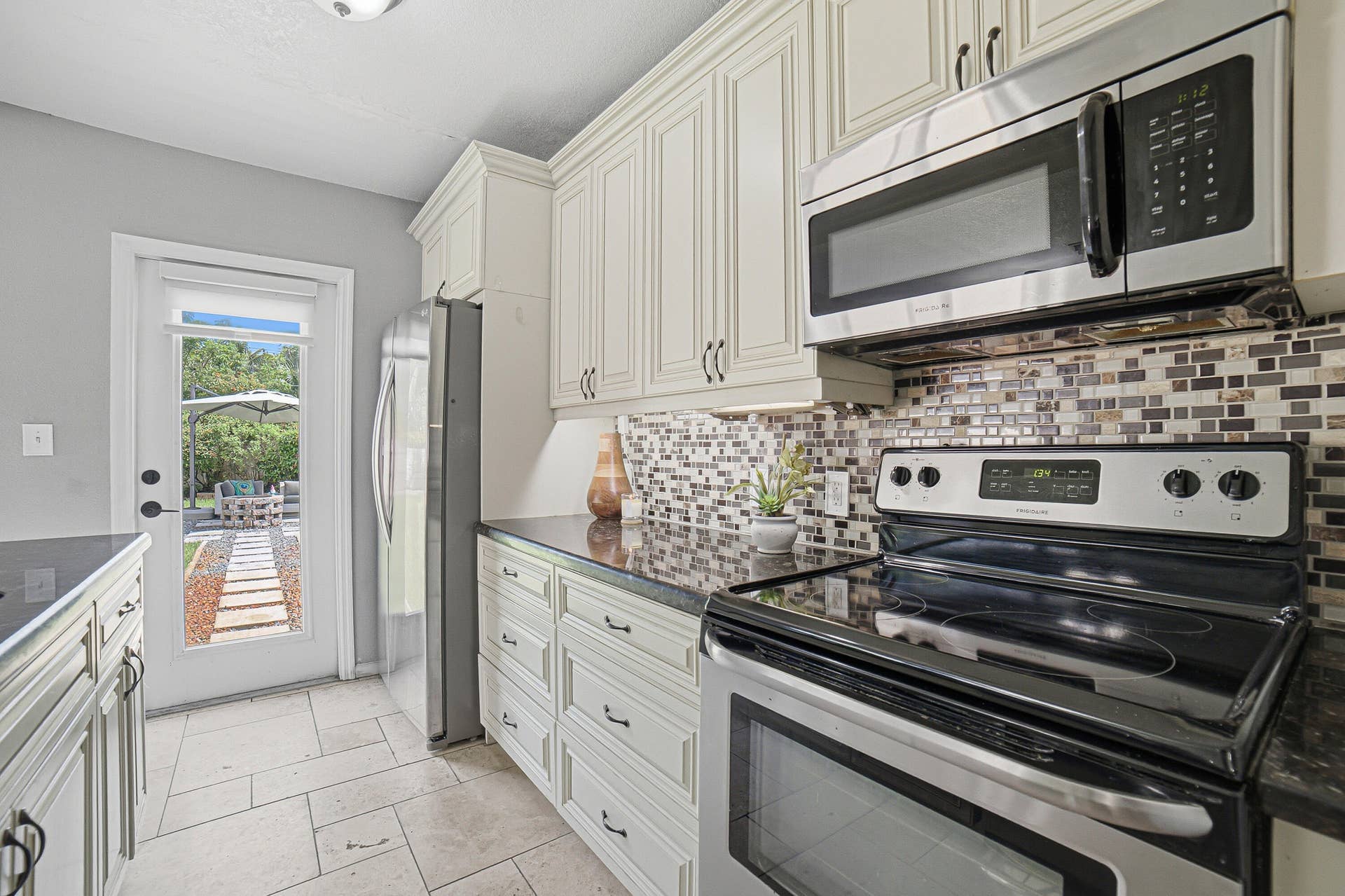1530 SW 25TH Avenue, Fort Lauderdale, FL 33312 Kitchen