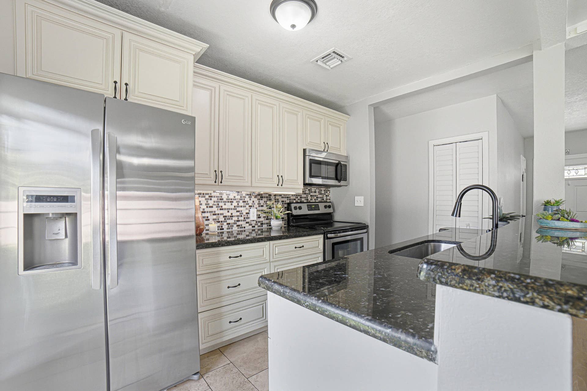 1530 SW 25TH Avenue, Fort Lauderdale, FL 33312 Kitchen