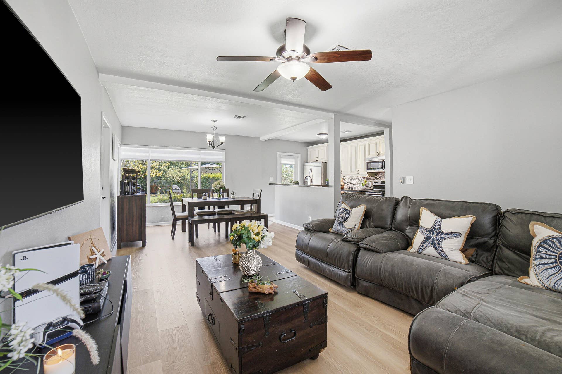 1530 SW 25TH Avenue, Fort Lauderdale, FL 33312 Living room