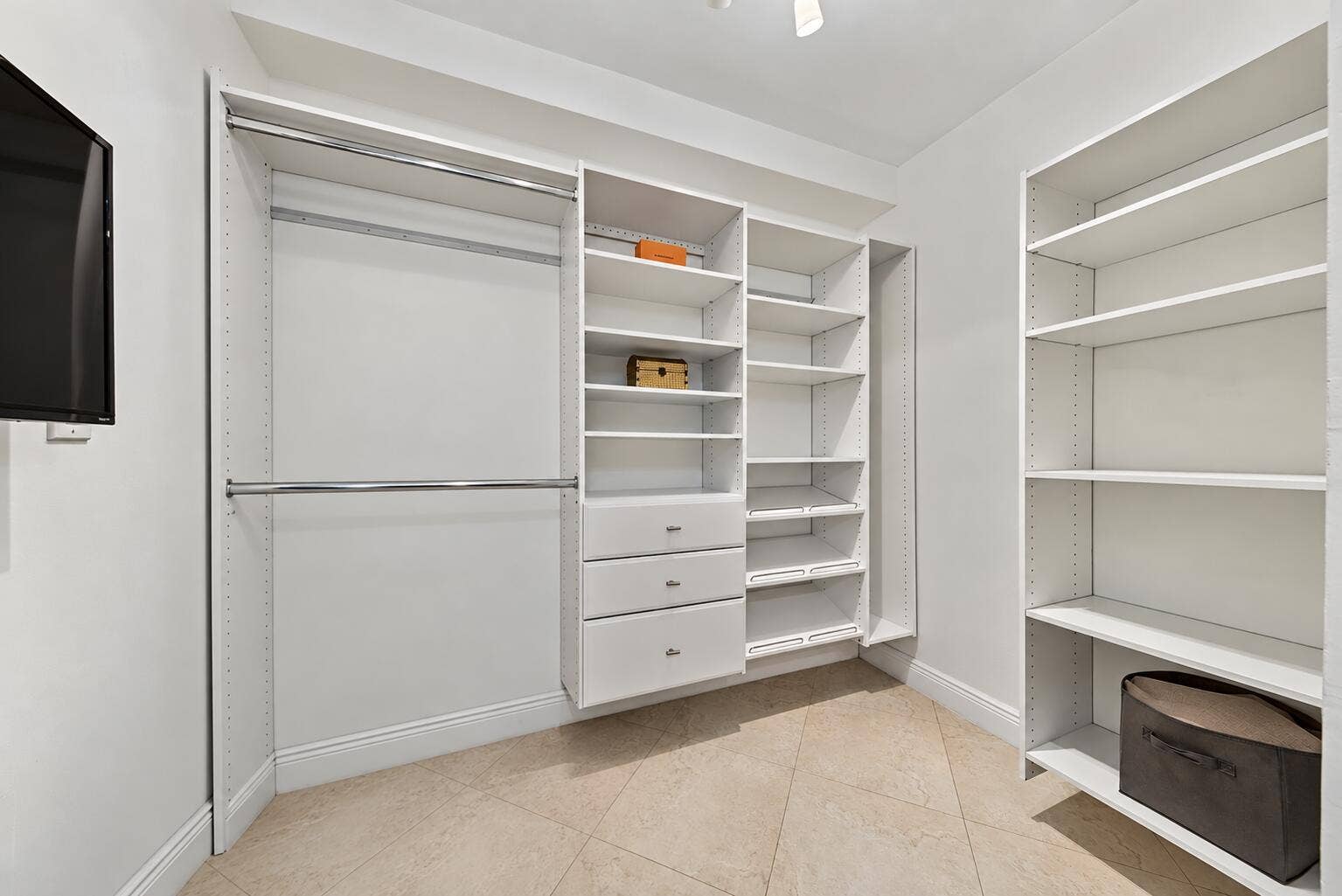 2900 NE 30th Street, #G1, Fort Lauderdale, FL 33306 Walk-in Closet in Primary Bedroom