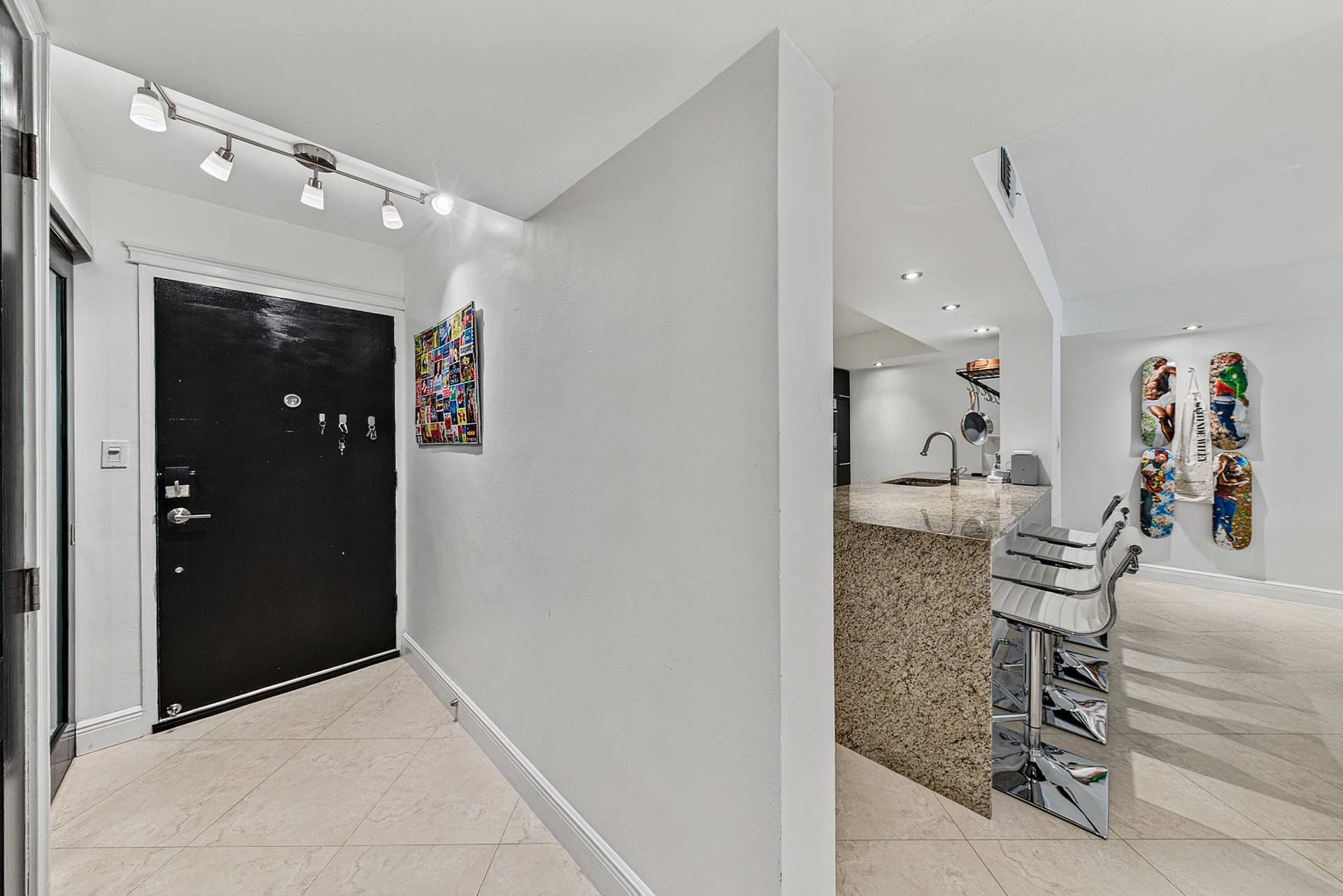 2900 NE 30th Street, #G1, Fort Lauderdale, FL 33306 Foyer