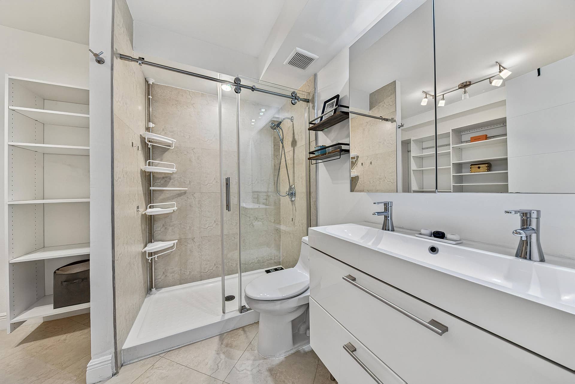 2900 NE 30th Street, #G1, Fort Lauderdale, FL 33306 Primary Bath