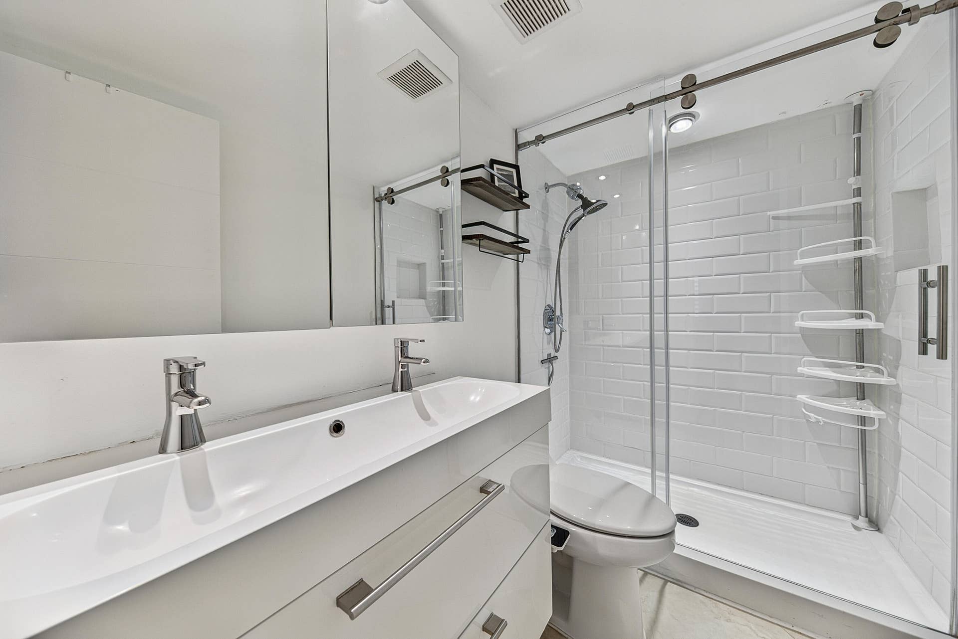 2900 NE 30th Street, #G1, Fort Lauderdale, FL 33306 Guest Bathroom