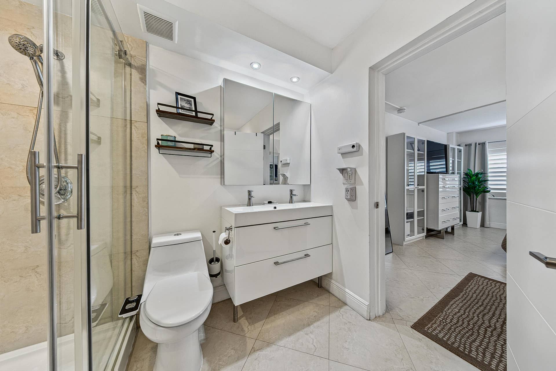 2900 NE 30th Street, #G1, Fort Lauderdale, FL 33306 Primary Bath