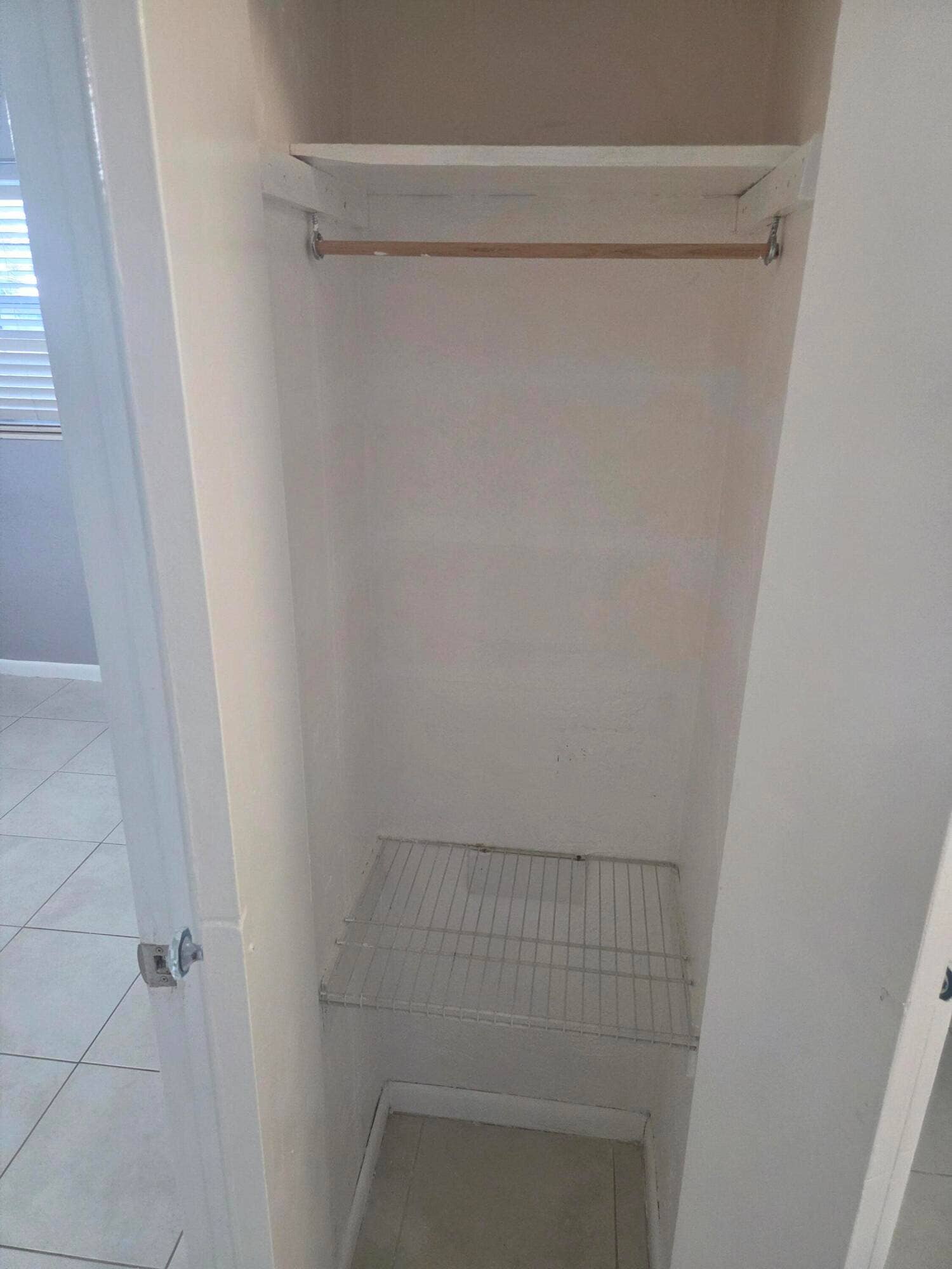 932 Green Street, #A, West Palm Beach, FL 33405 Linen closet