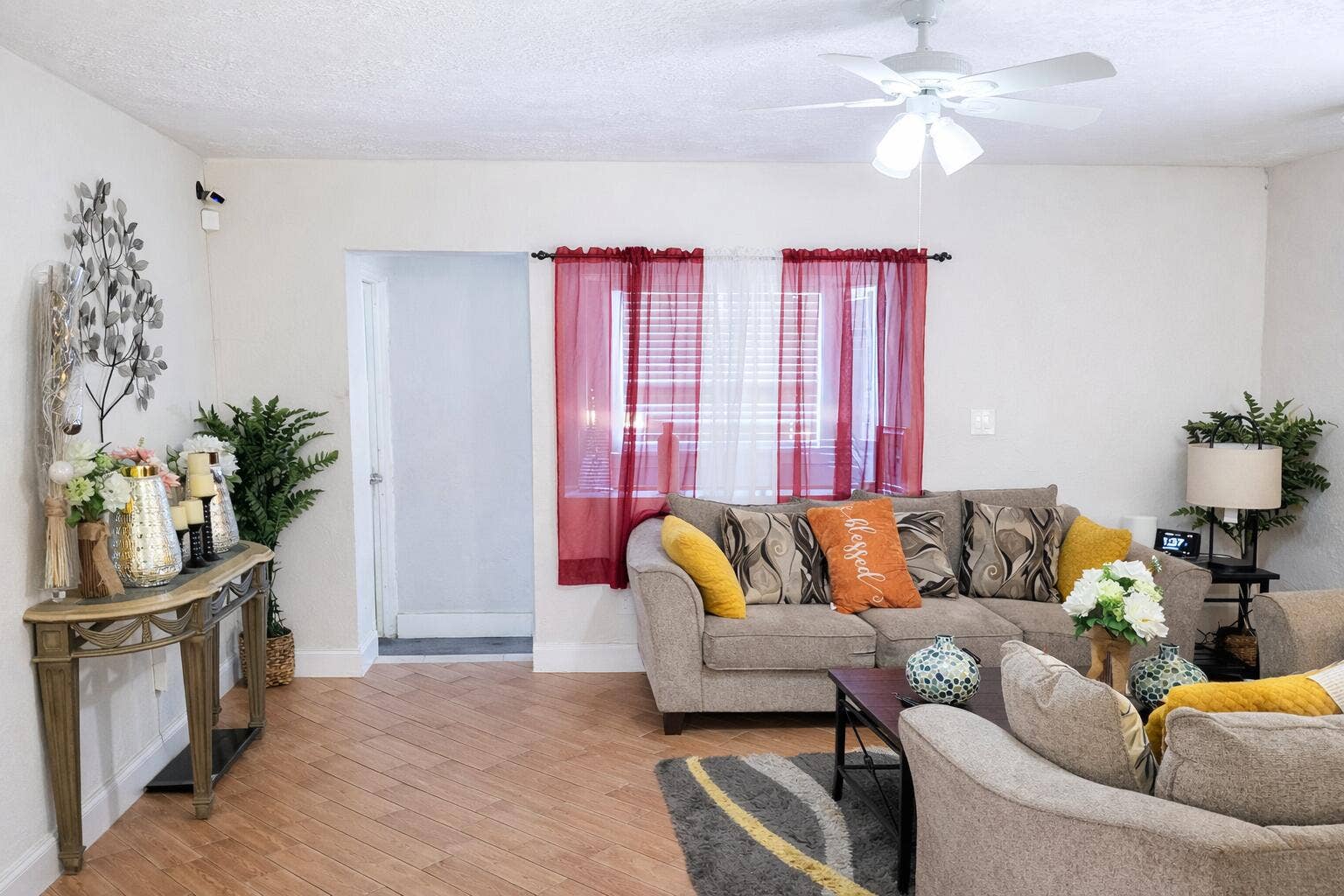 2330 NE 1ST Avenue, Pompano Beach, FL 33060 Bright and cozy living room decor