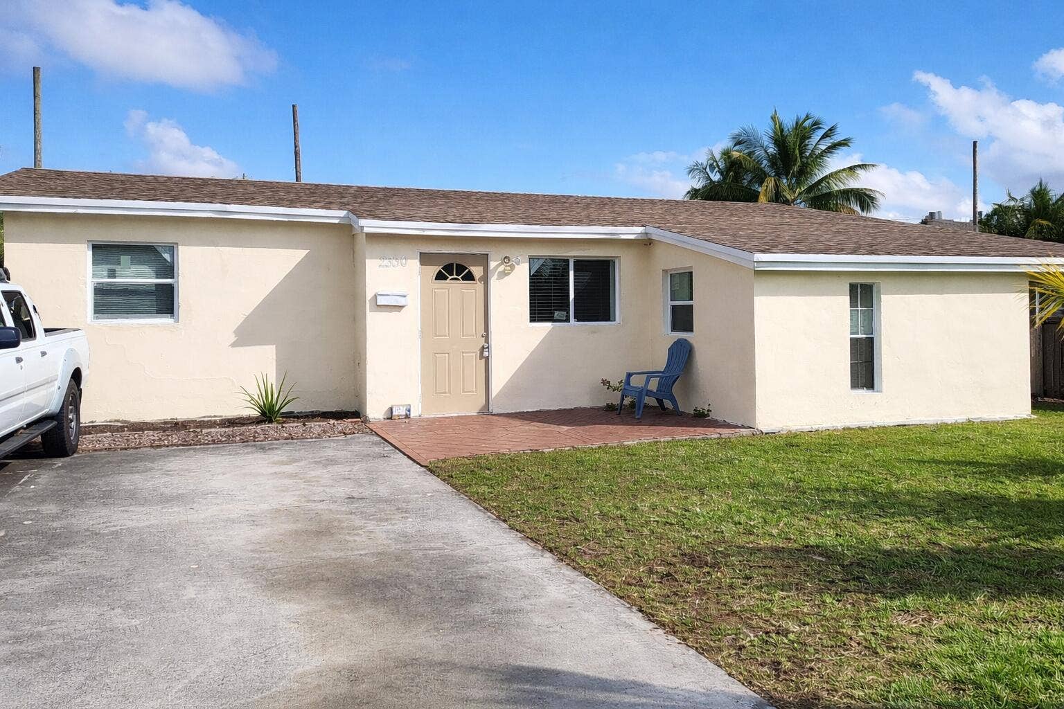2330 NE 1ST Avenue, Pompano Beach, FL 33060 A charming suburban home midday
