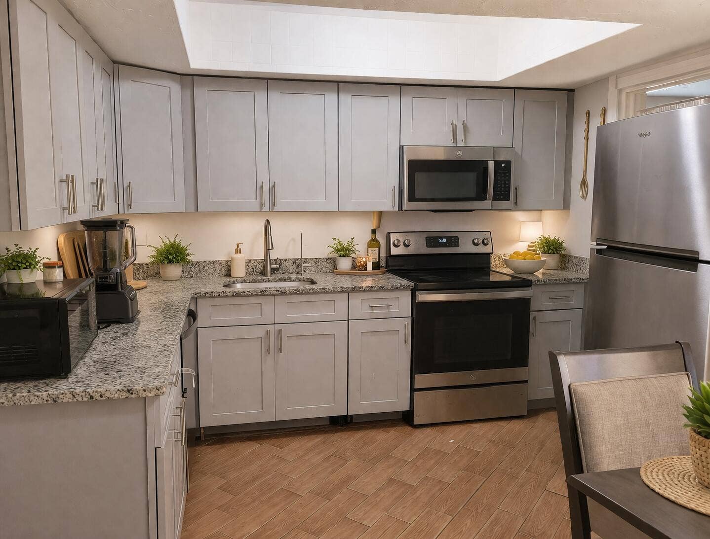 2330 NE 1ST Avenue, Pompano Beach, FL 33060 Kitchen