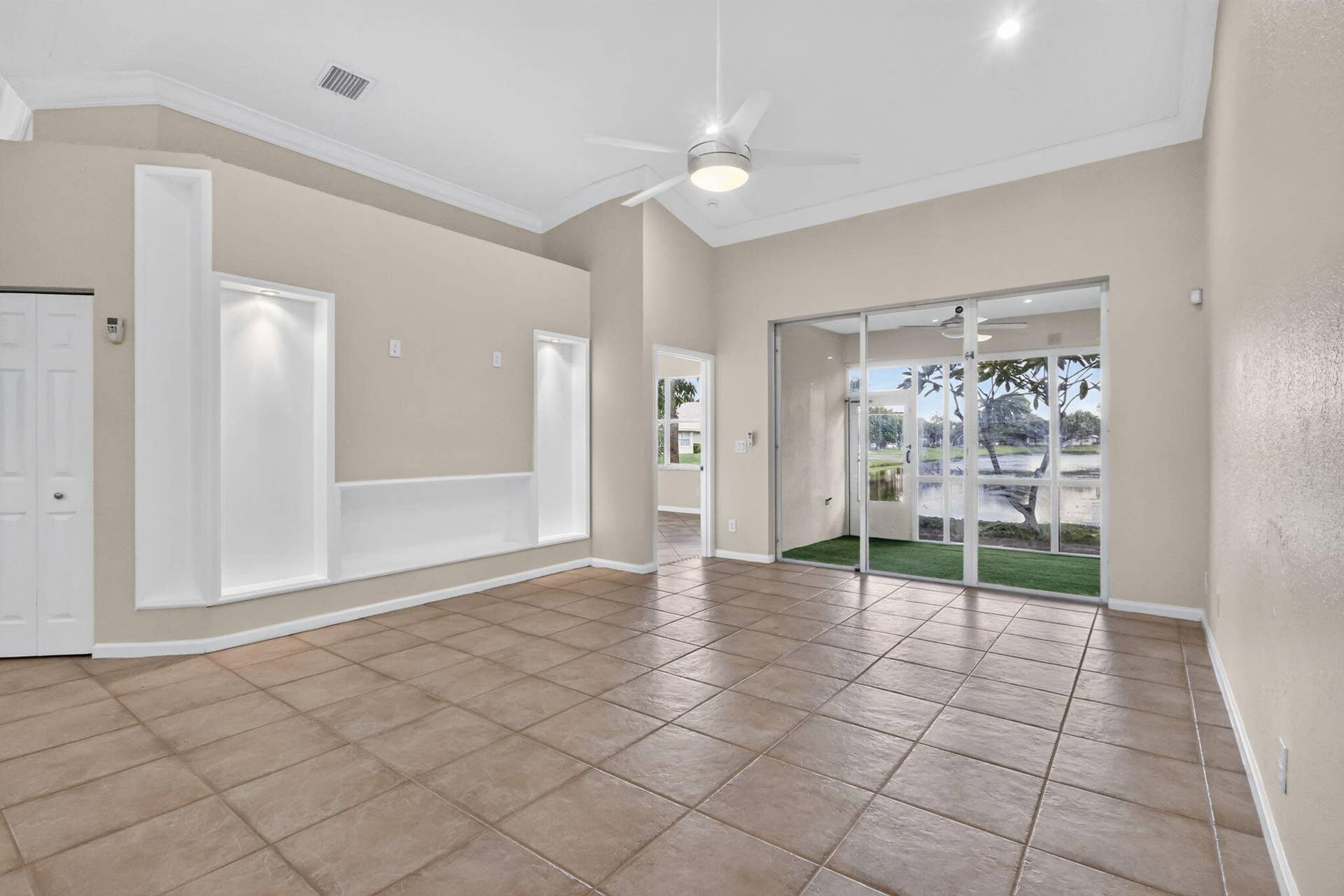 2521 S Coral Trace Circle, Delray Beach, FL 33445 Living Area