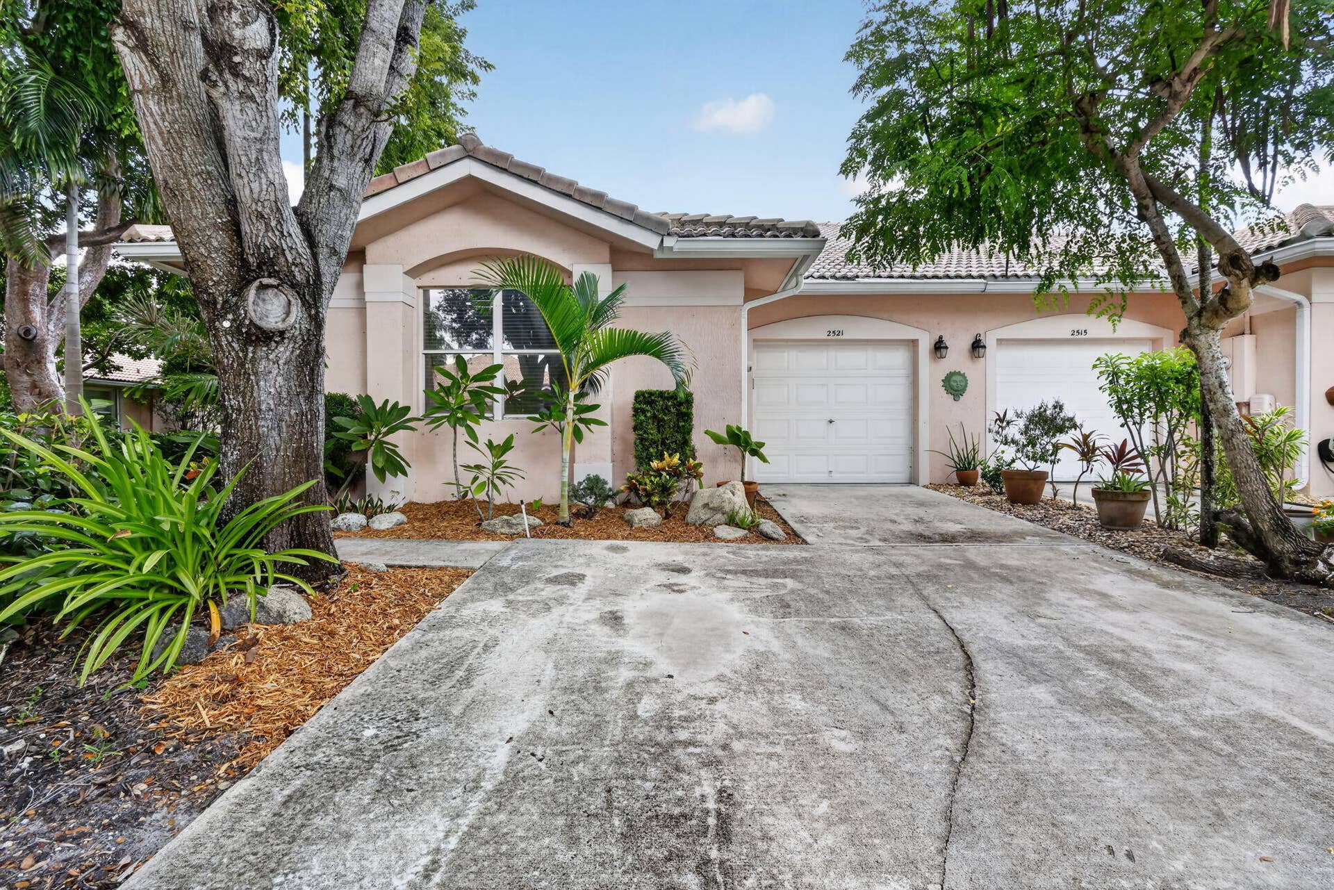 2521 S Coral Trace Circle, Delray Beach, FL 33445 Villa front