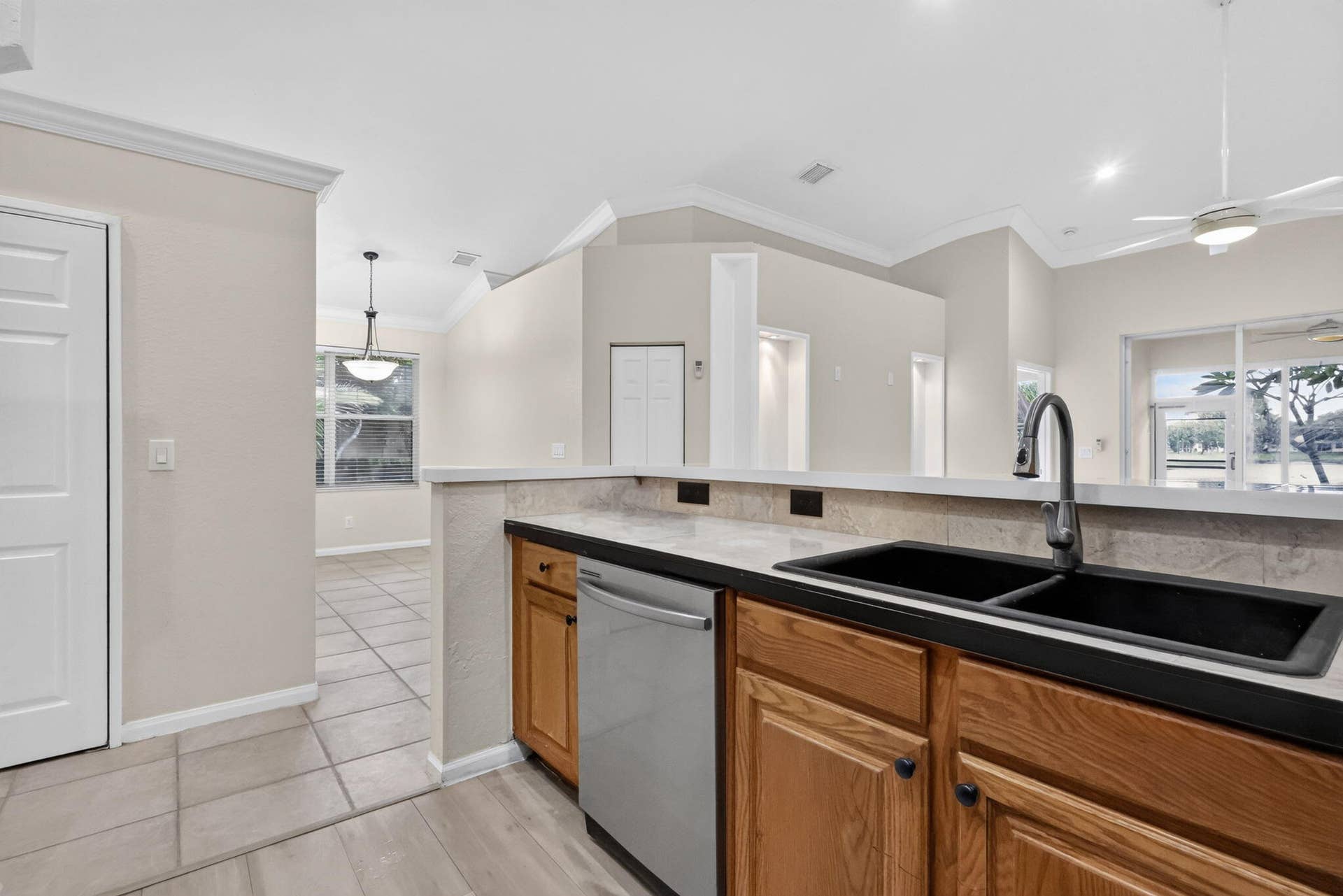 2521 S Coral Trace Circle, Delray Beach, FL 33445 Kitchen