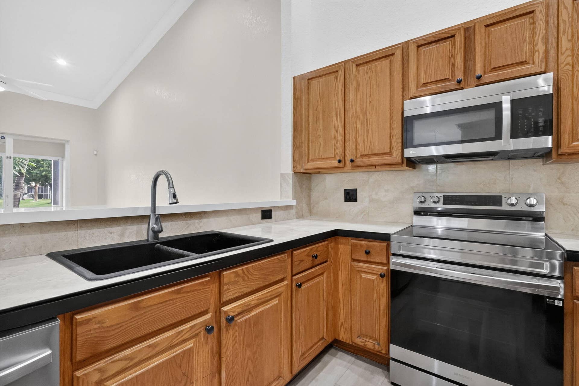 2521 S Coral Trace Circle, Delray Beach, FL 33445 Kitchen