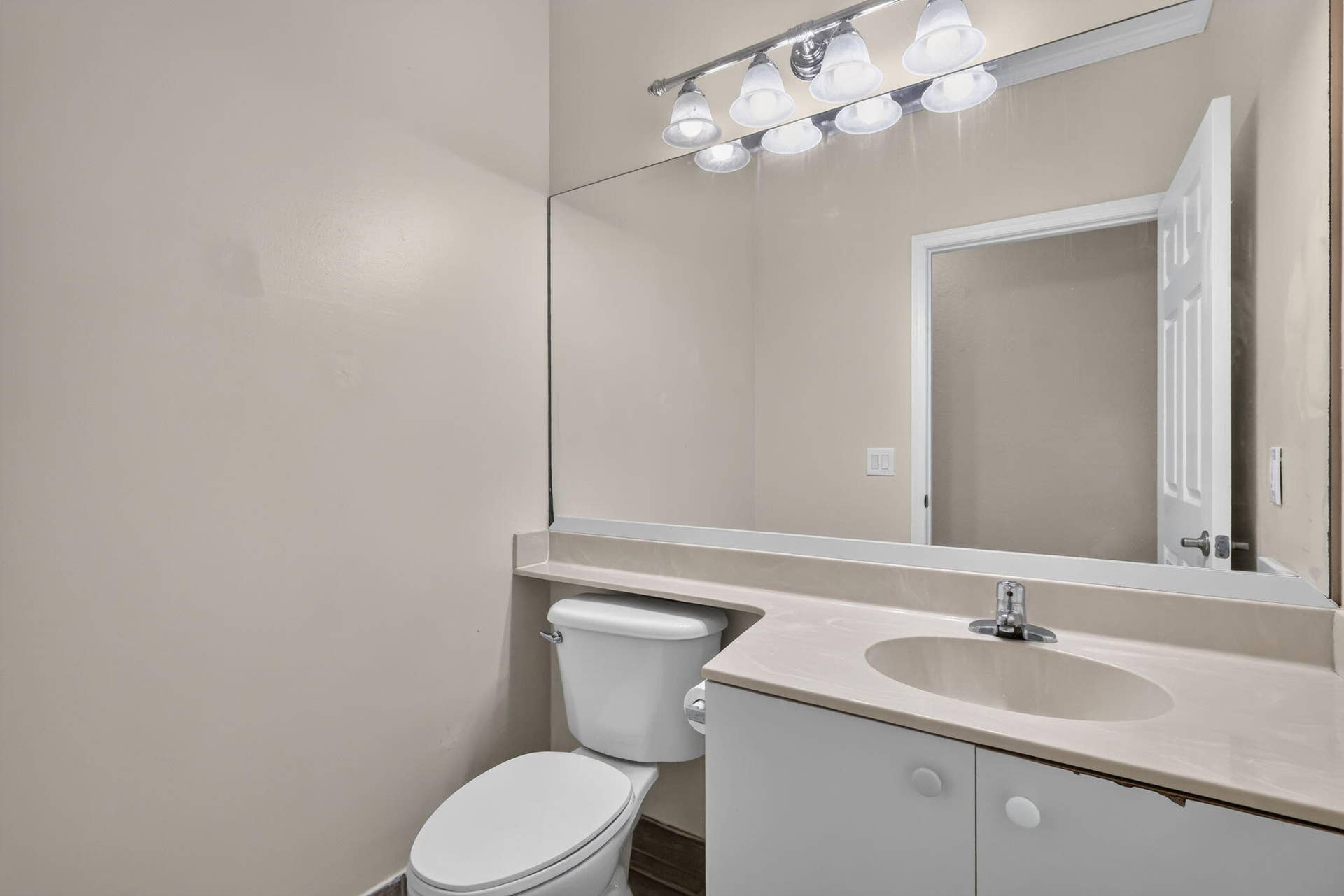 2521 S Coral Trace Circle, Delray Beach, FL 33445 Half Bathroom