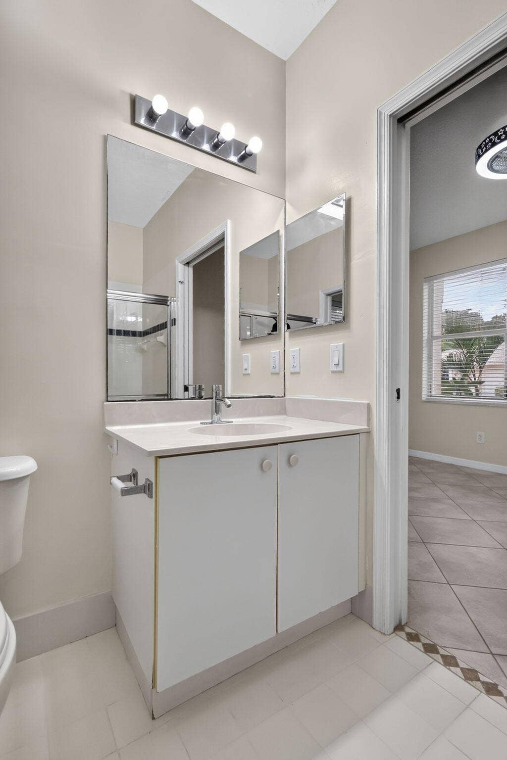 2521 S Coral Trace Circle, Delray Beach, FL 33445 Bathroom 2