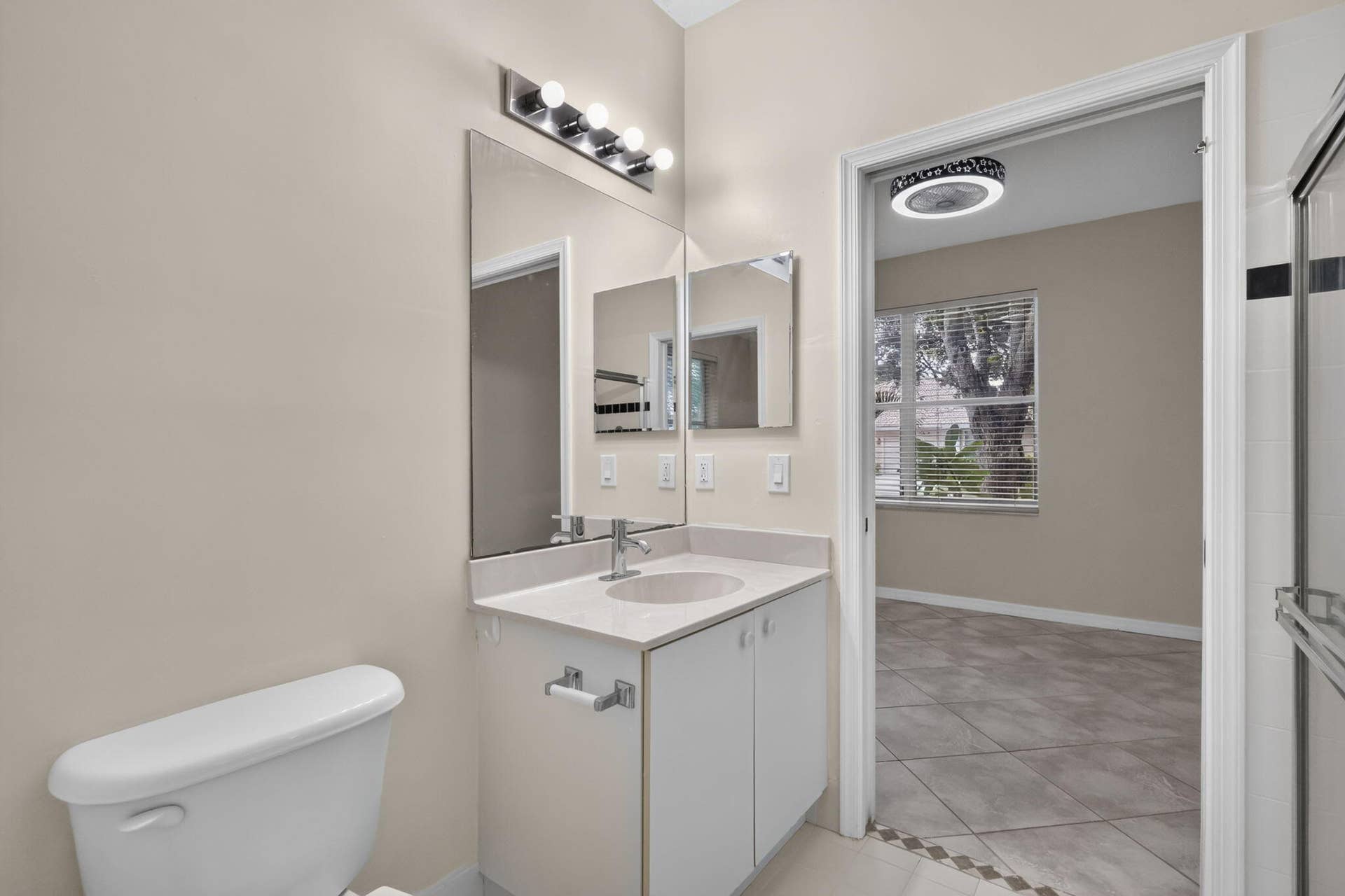 2521 S Coral Trace Circle, Delray Beach, FL 33445 Bathroom 2