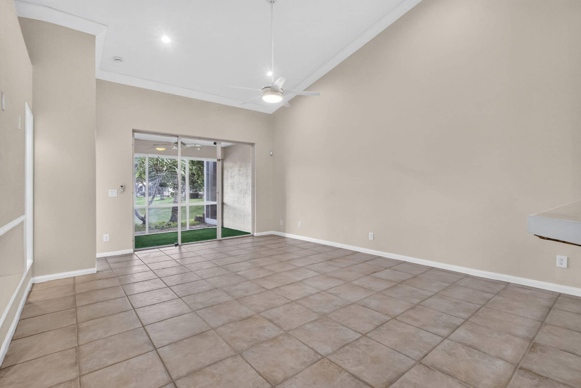2521 S Coral Trace Circle, Delray Beach, FL 33445 Light and Bright, open floor plan