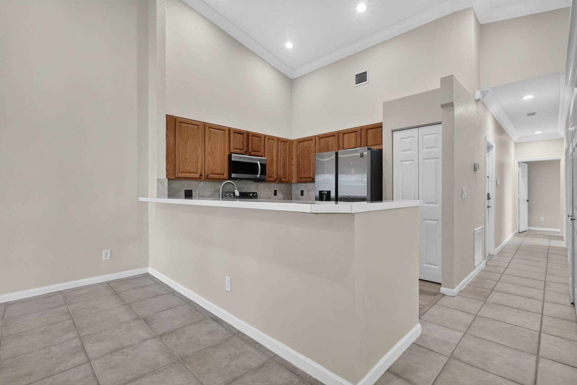 2521 S Coral Trace Circle, Delray Beach, FL 33445 Open & large kitchen