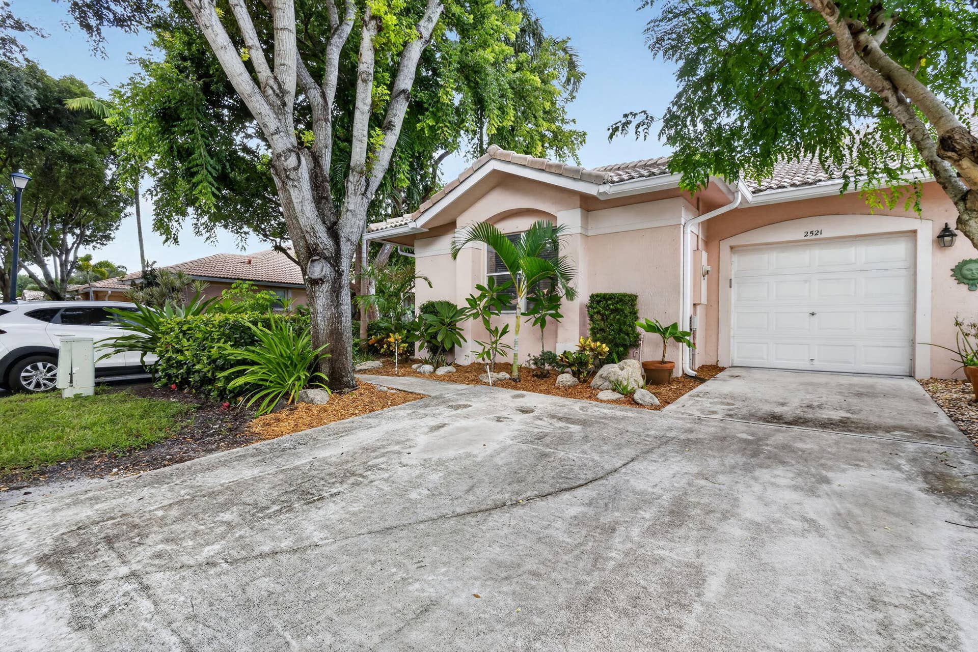 2521 S Coral Trace Circle, Delray Beach, FL 33445 Villa front