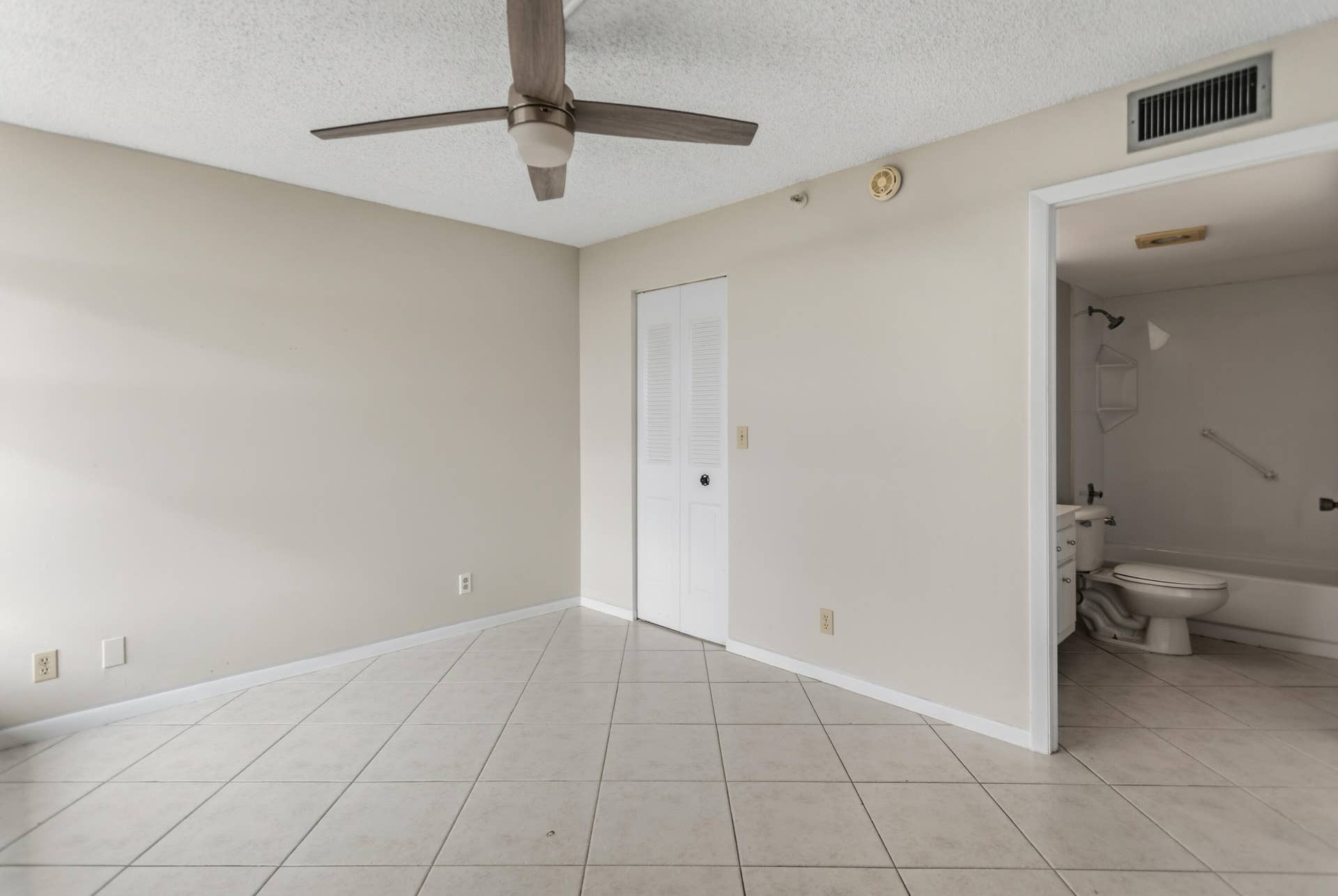 17 Royal Palm Way, #6010, Boca Raton, FL 33432 585A8159