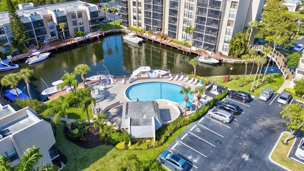 17 Royal Palm Way, #6010, Boca Raton, FL 33432 Boca Bayou 17 pool