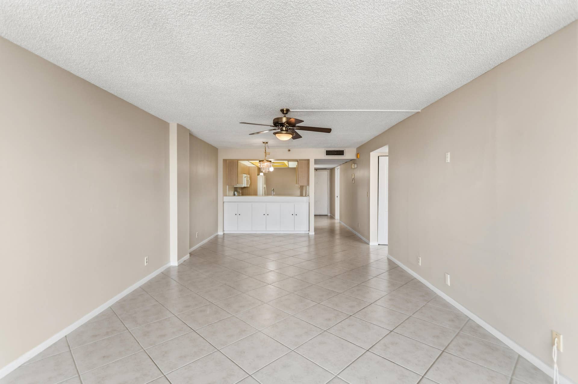 17 Royal Palm Way, #6010, Boca Raton, FL 33432 Living/Dining