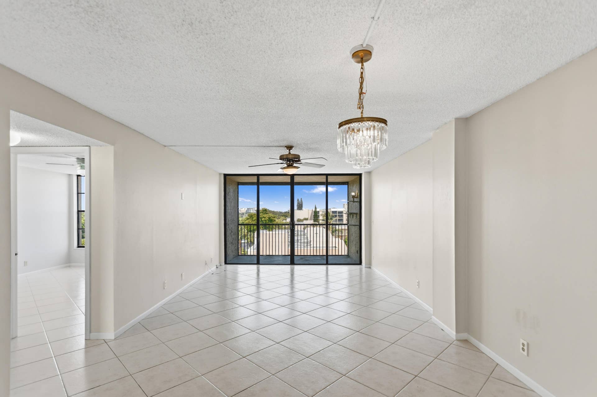 17 Royal Palm Way, #6010, Boca Raton, FL 33432 585A8063