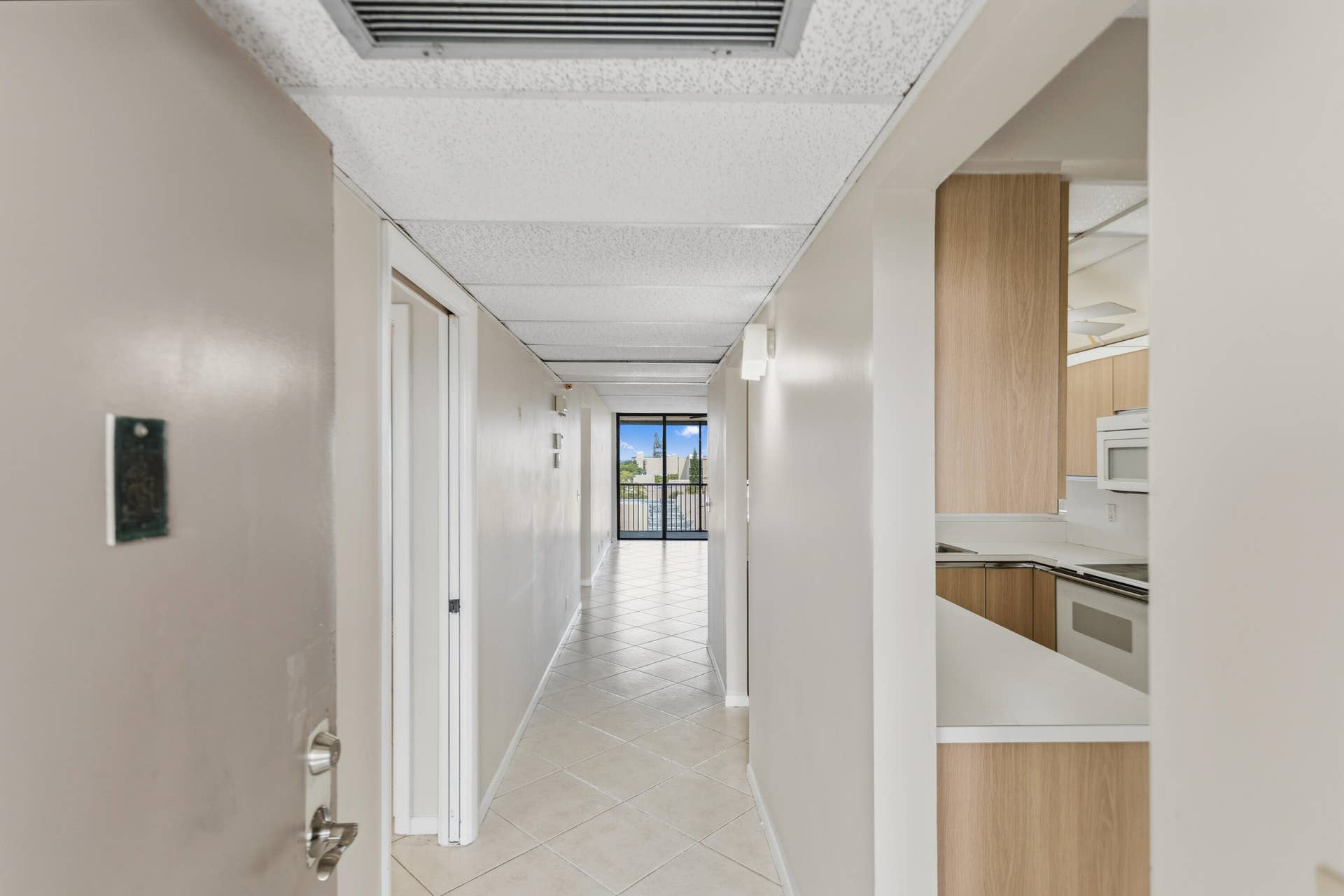 17 Royal Palm Way, #6010, Boca Raton, FL 33432 Enterence