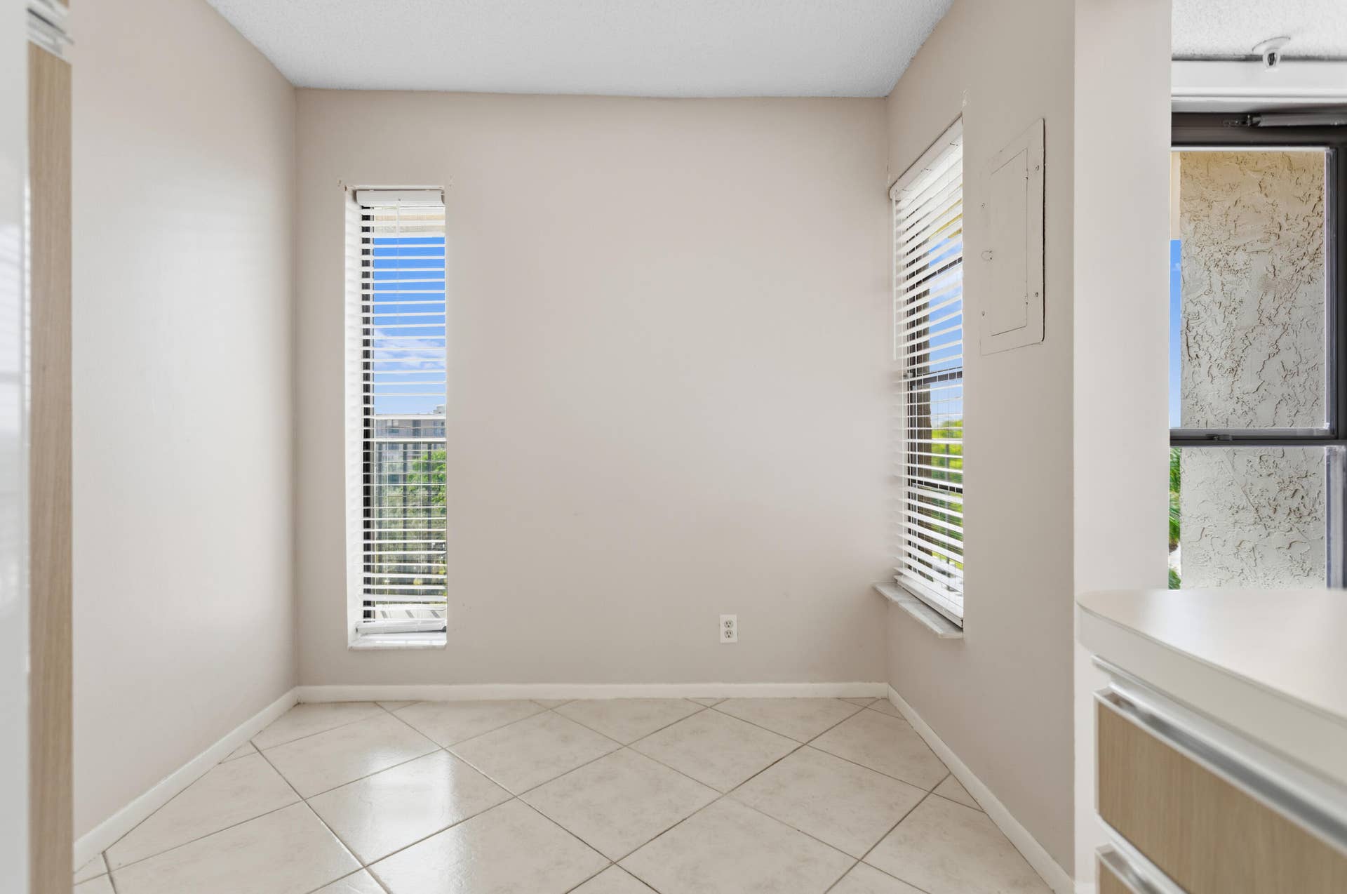 17 Royal Palm Way, #6010, Boca Raton, FL 33432 Eat in Kitchen
