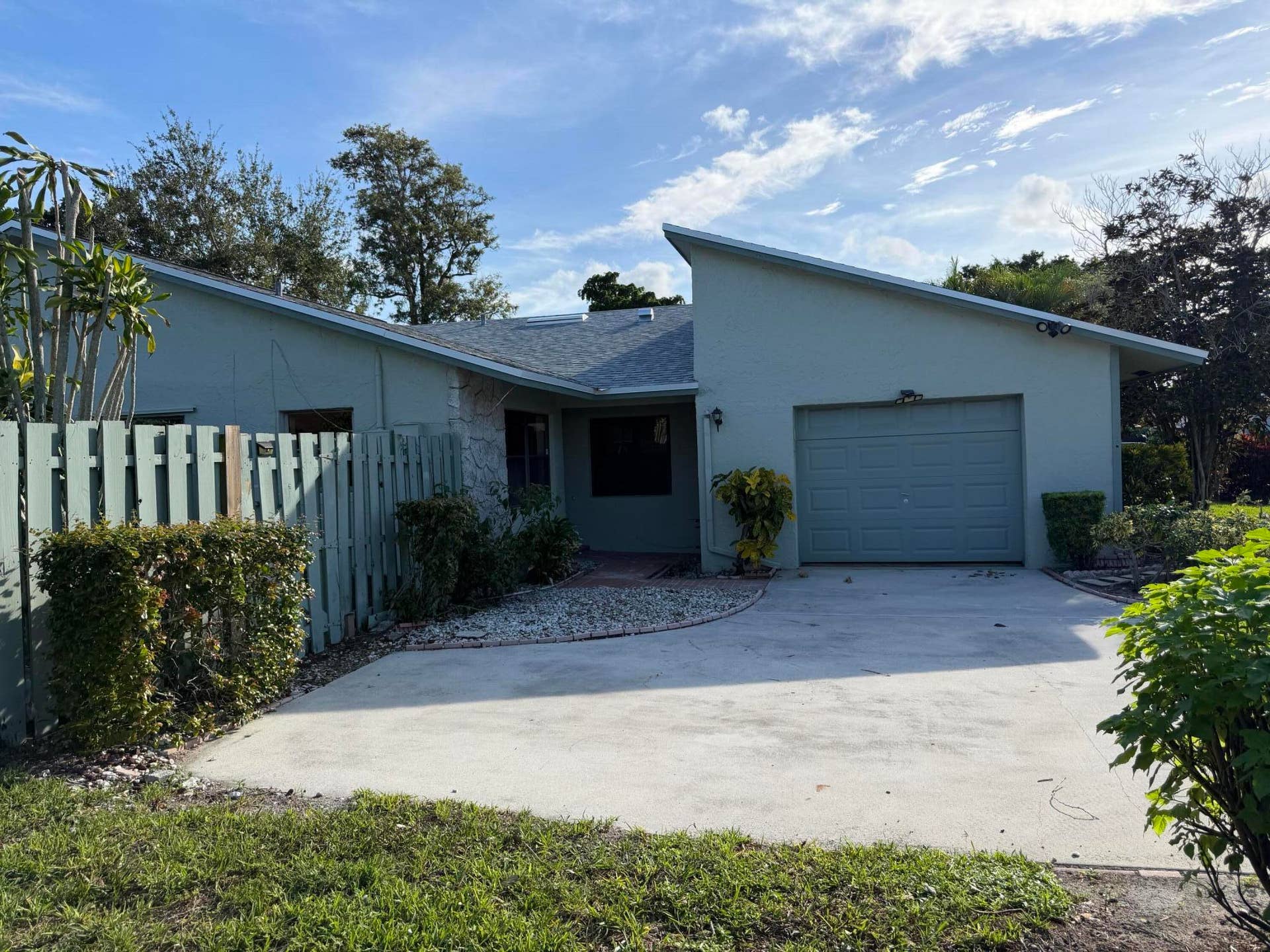 866 NW 25TH Avenue, Delray Beach, FL 33445 Private fence garden area, cul de sac location