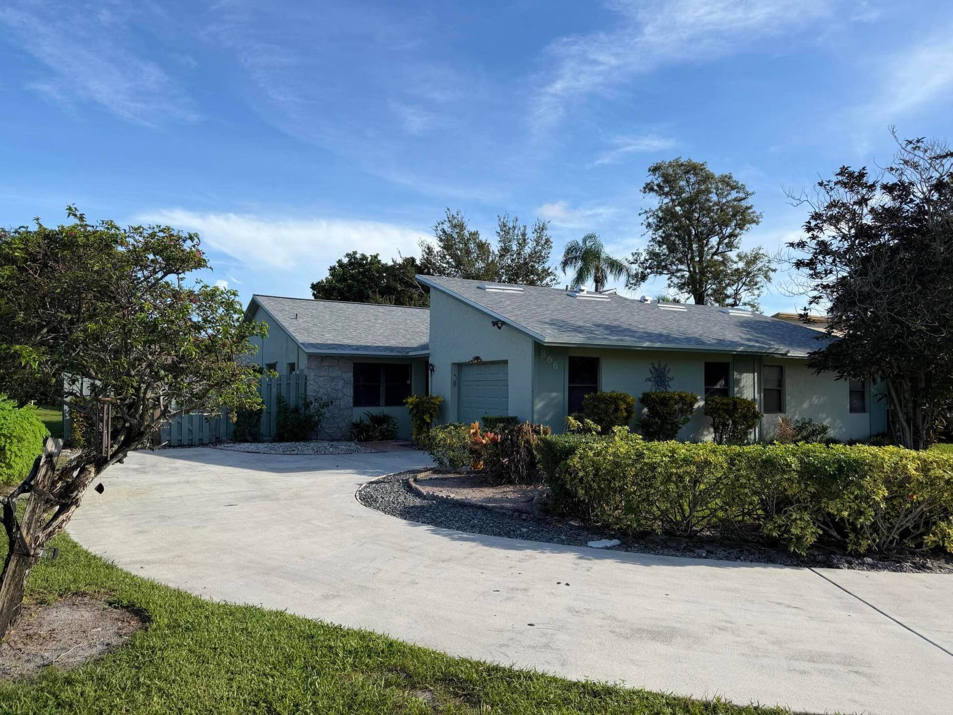 866 NW 25TH Avenue, Delray Beach, FL 33445 2 BR/2BA Villa w 1 car garage