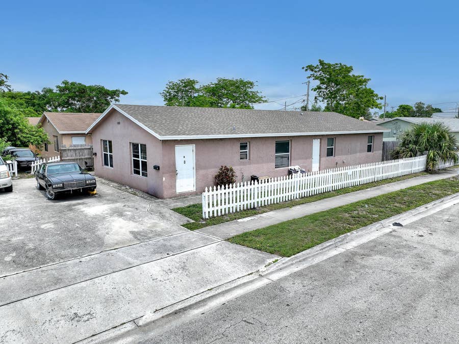 Property photo for 1000 NW 8TH Street, Boca Raton, FL