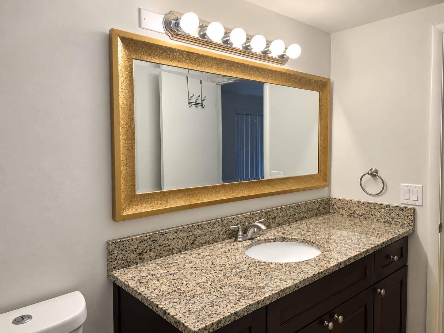 8017 80th Way, West Palm Beach, FL 33407 Bathroom