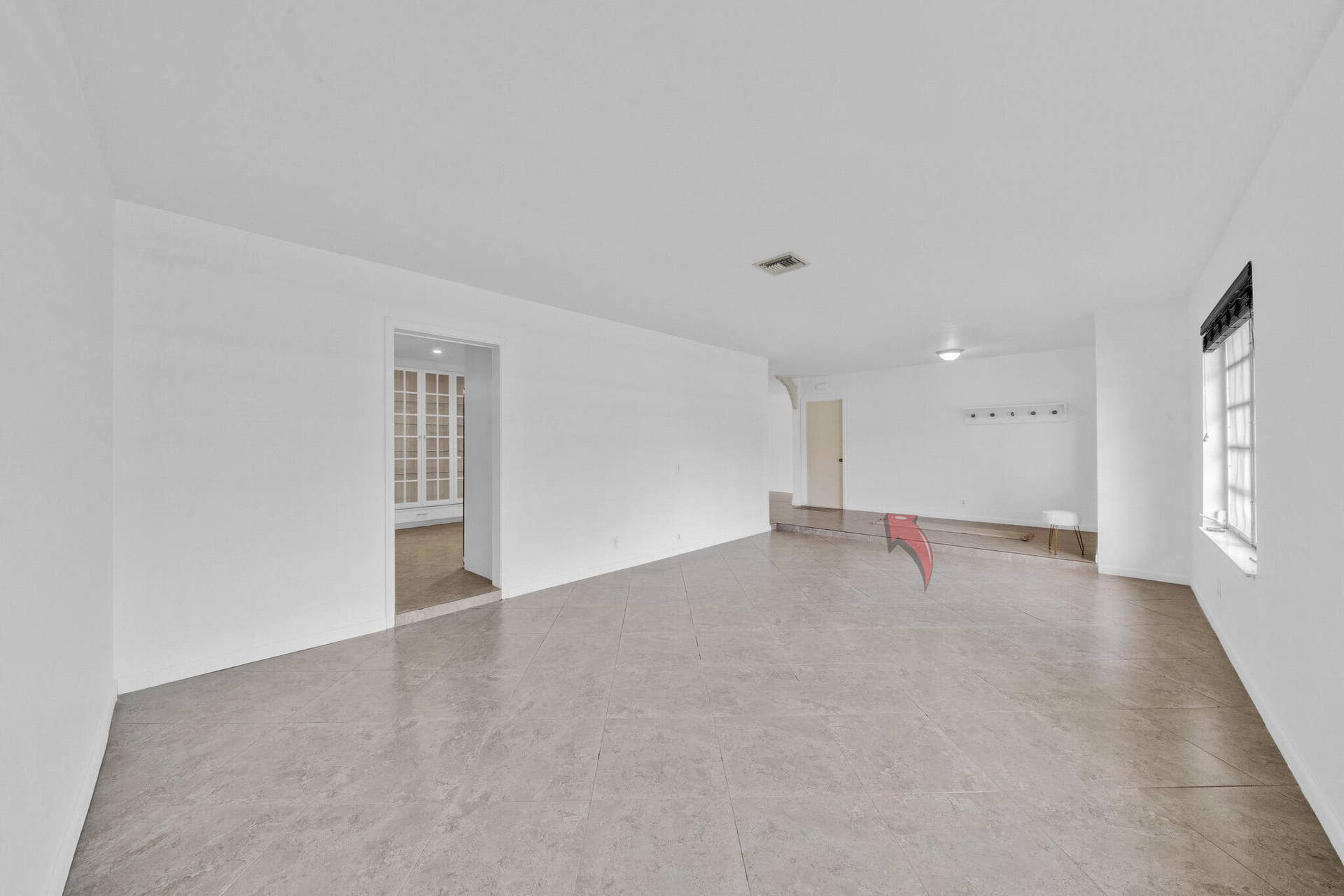 2 Living Area (4)