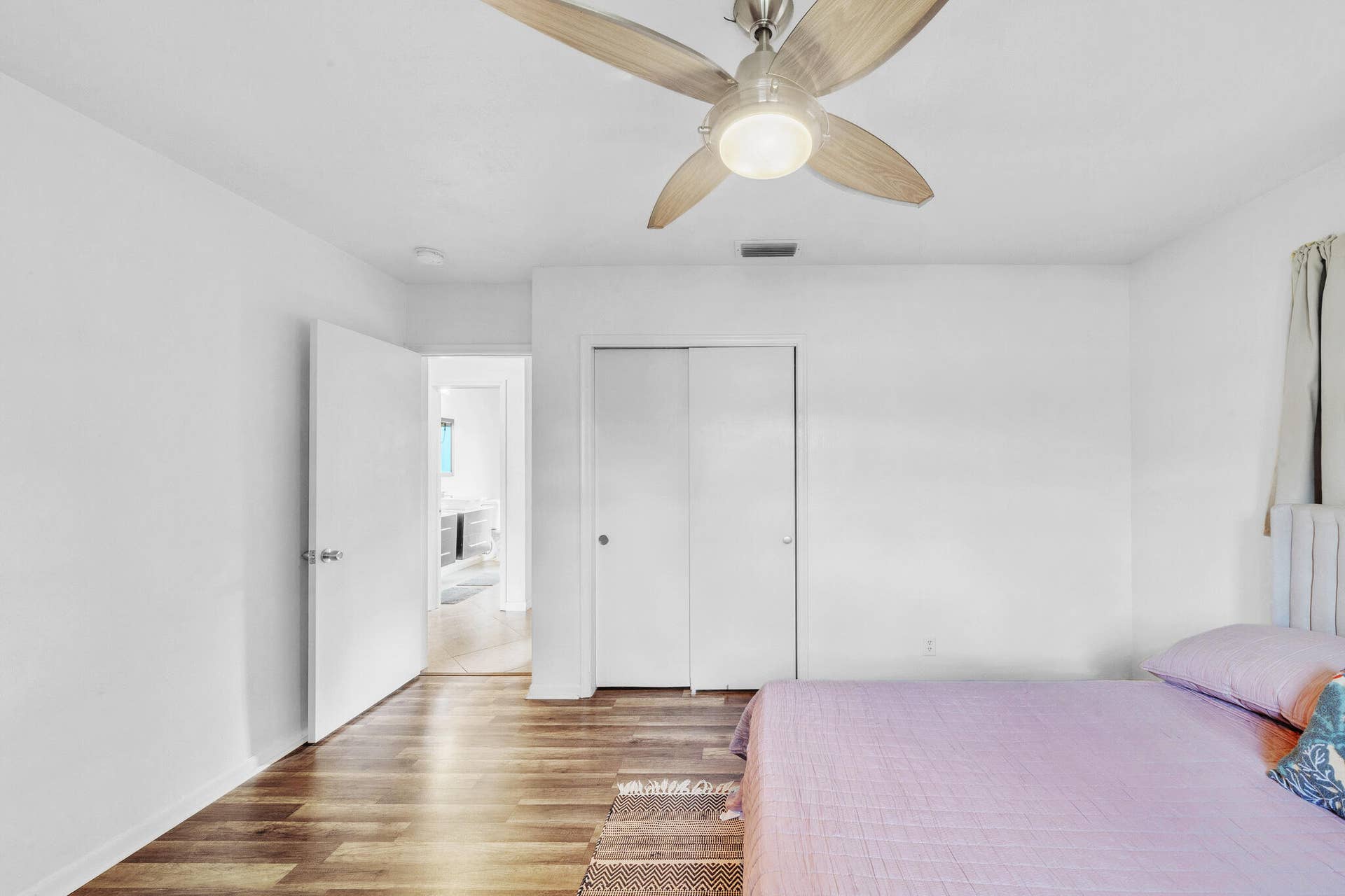20 Guest Bedroom B (2)