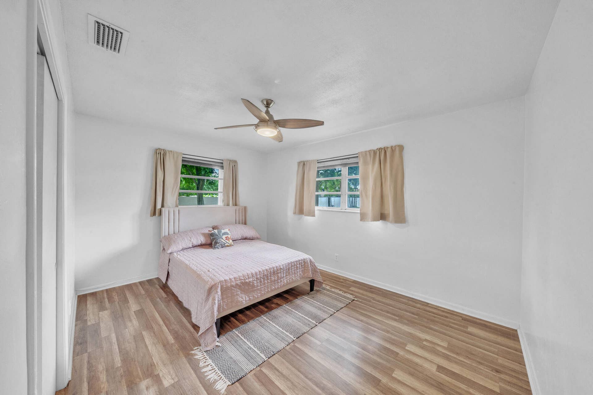 20 Guest Bedroom B (1)