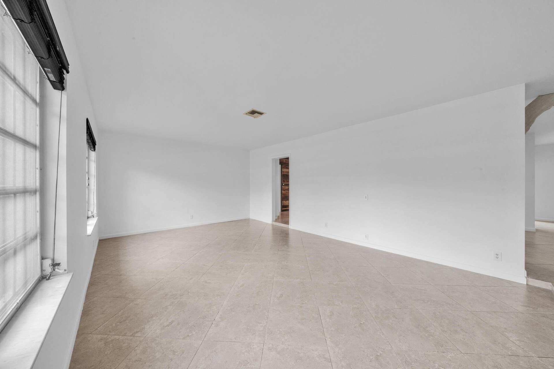 2 Living Area (3)