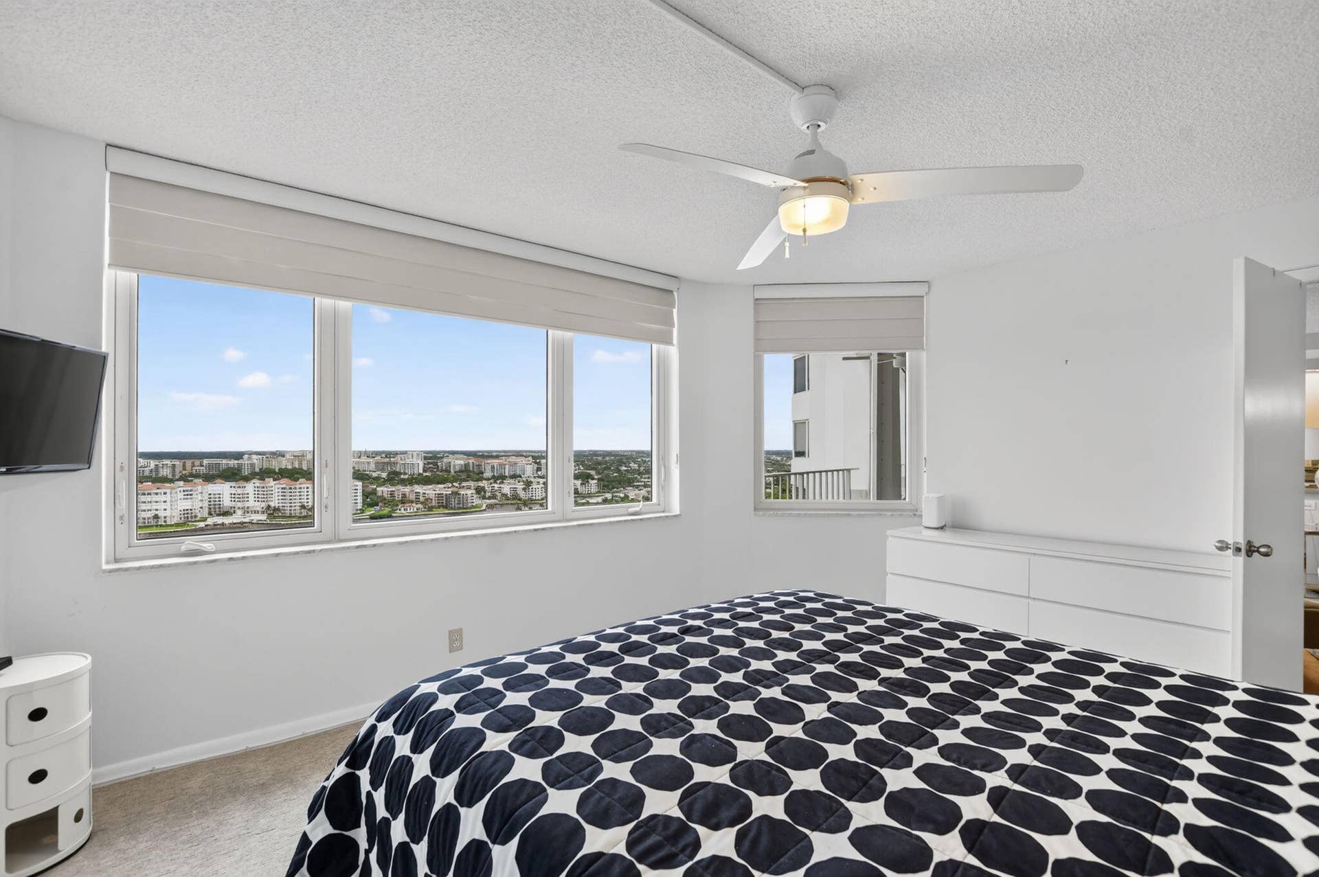 550 S Ocean Boulevard, #2209, Boca Raton, FL 33432 Guest Suite & Direct ICW View