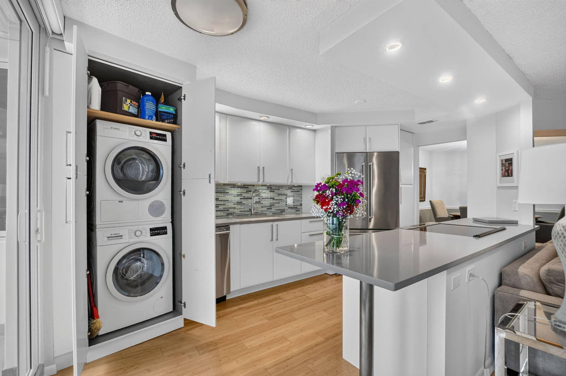 550 S Ocean Boulevard, #2209, Boca Raton, FL 33432 Stackable Washer/Dryer