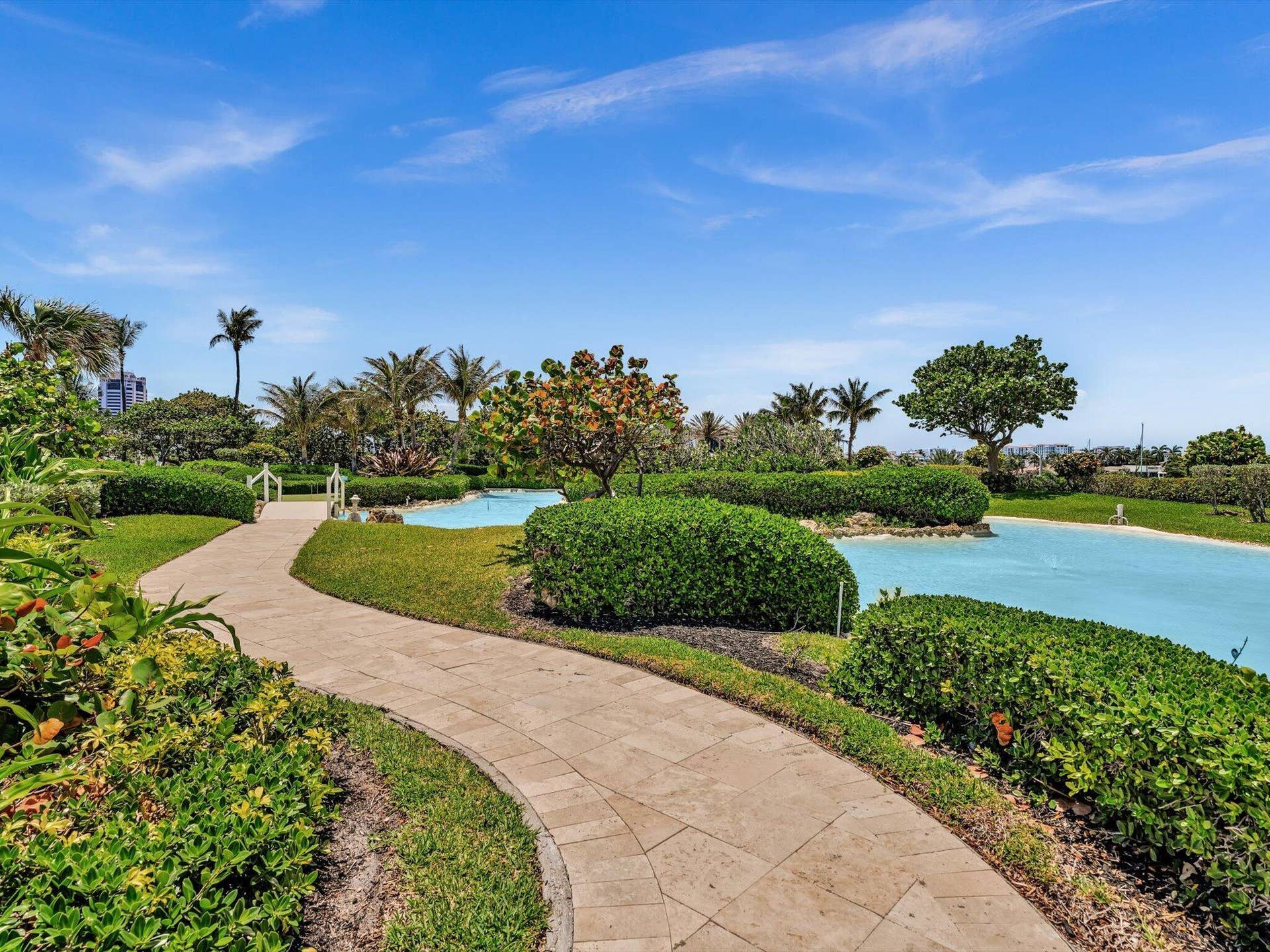 550 S Ocean Boulevard, #2209, Boca Raton, FL 33432 Located across the street on Intracoastal
